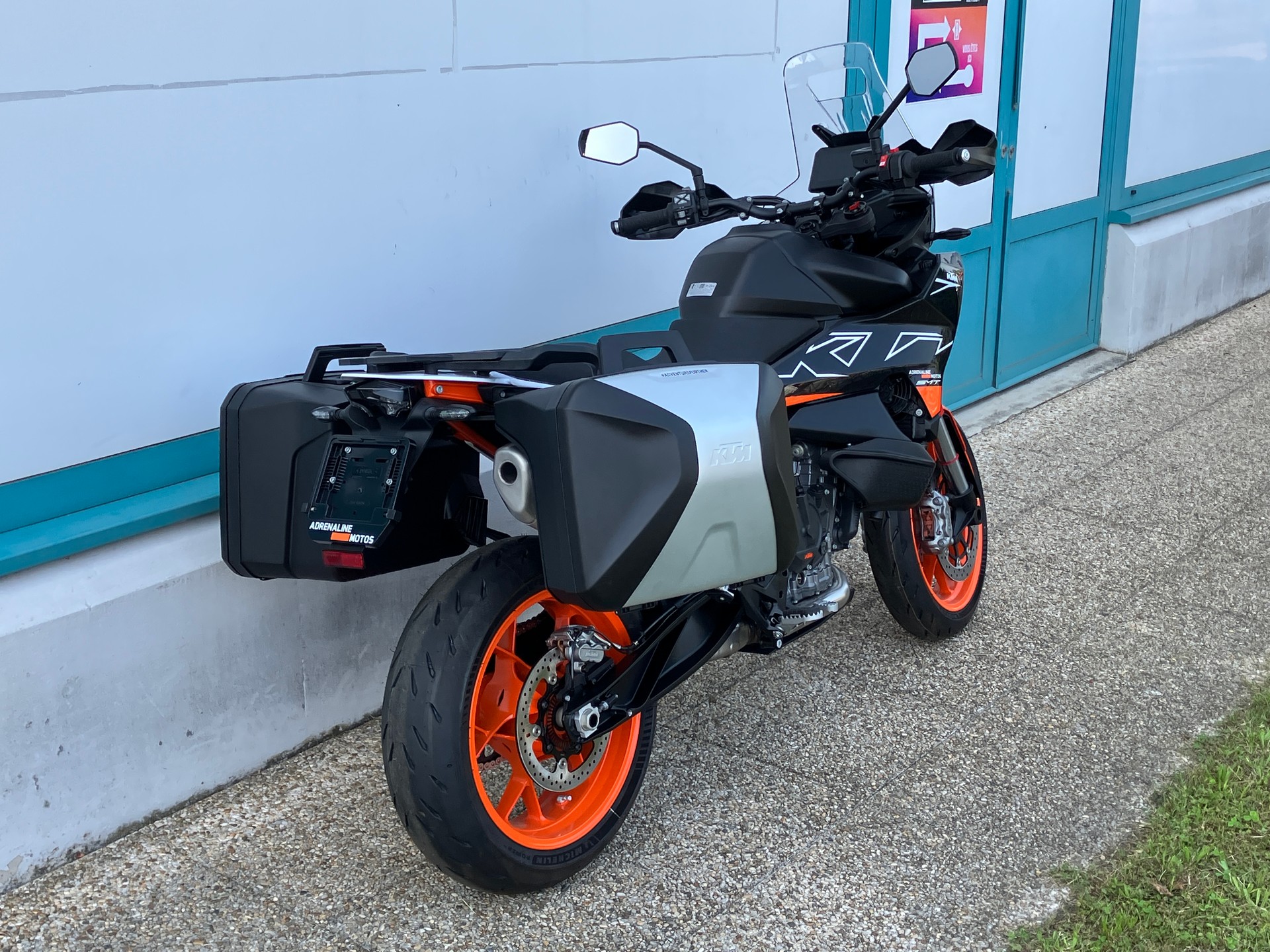 KTM 890 SMT-showroom-element-1