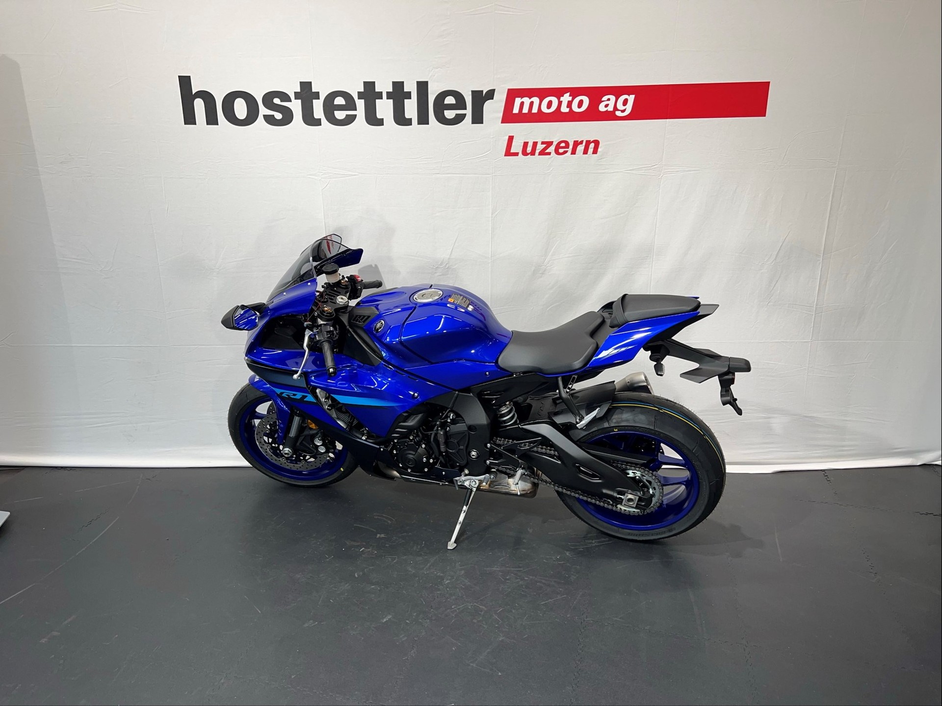 YAMAHA YZF-R1-showroom-element-2
