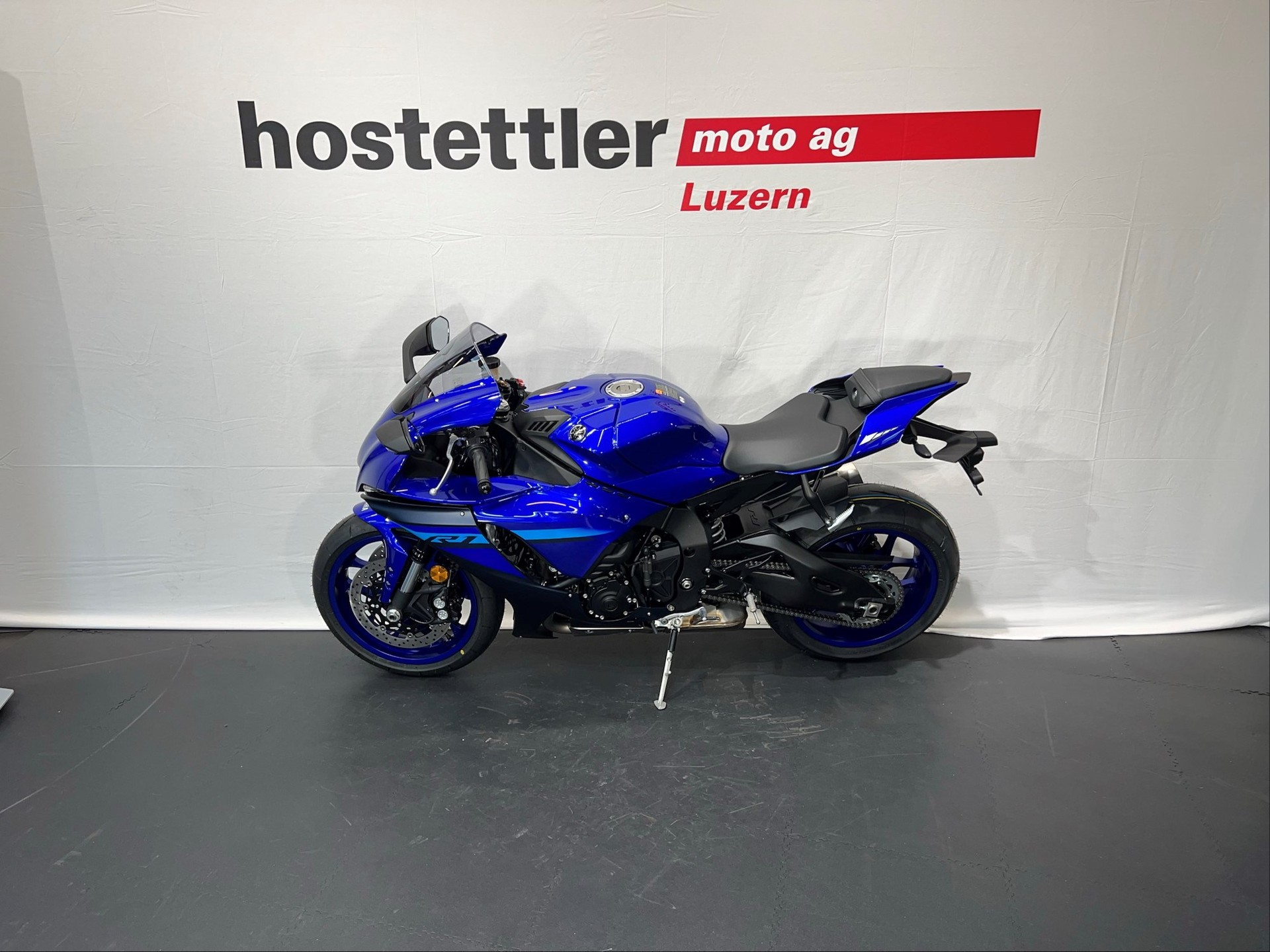 YAMAHA YZF-R1-showroom-element-3