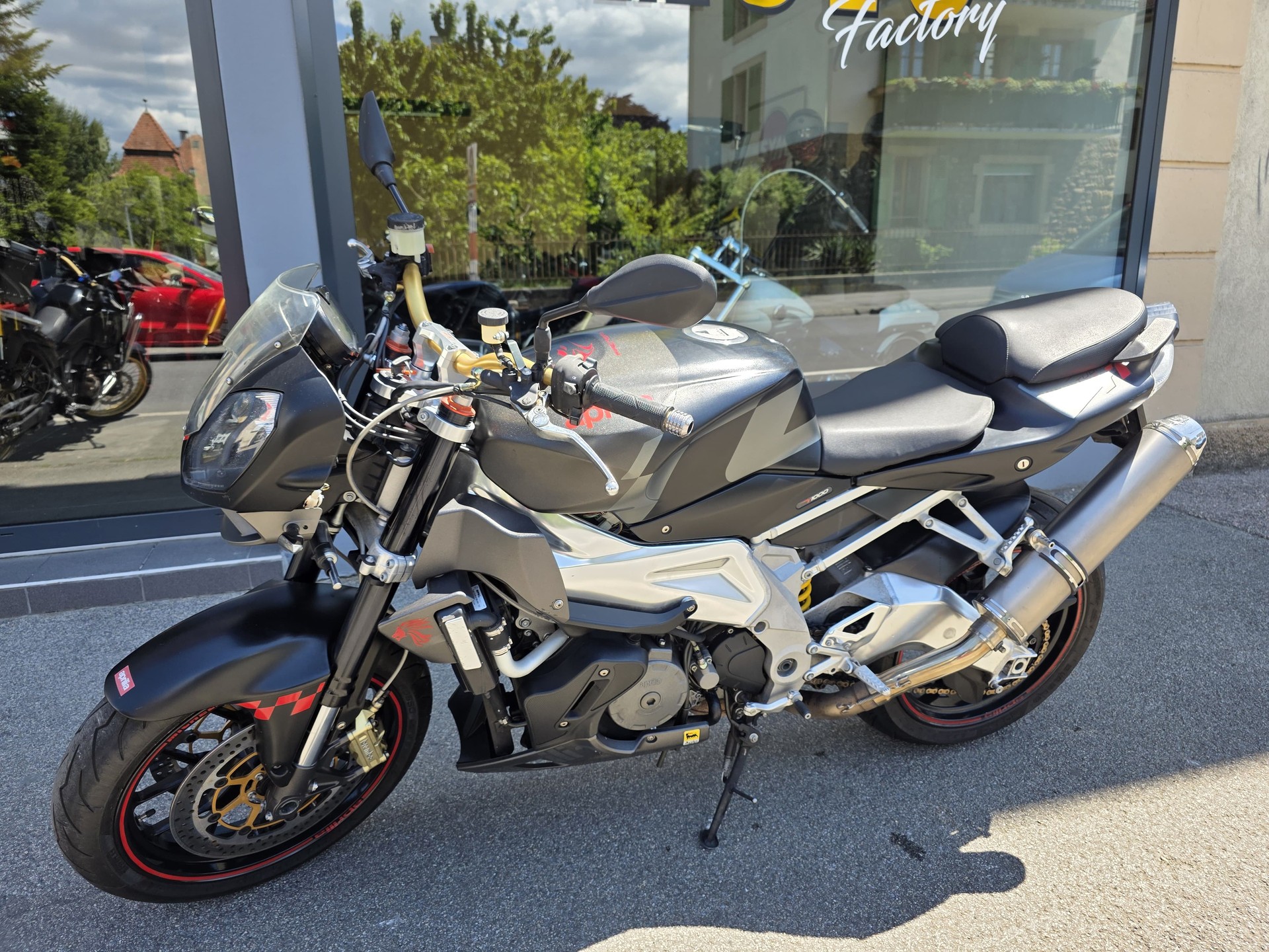 APRILIA Tuono 1000 R-showroom-element-1