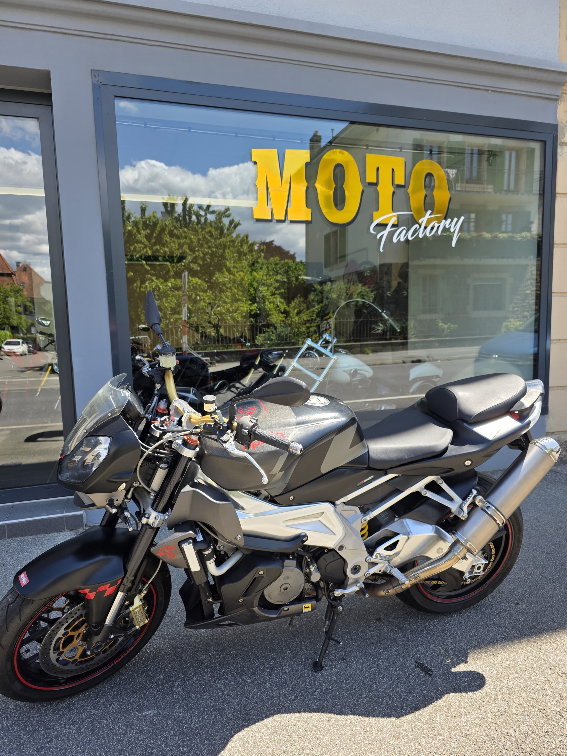 APRILIA Tuono 1000 R-showroom-element-2