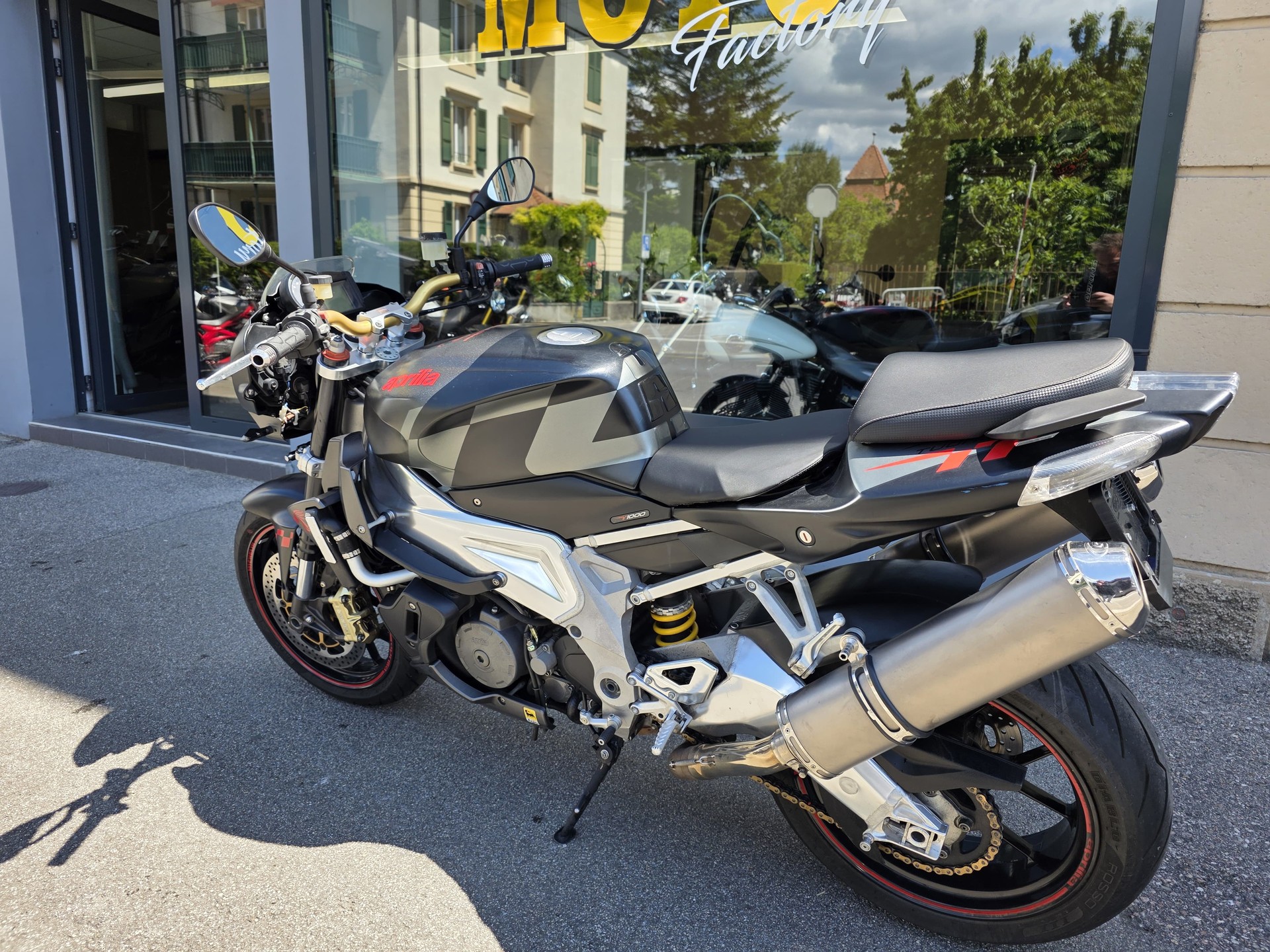 APRILIA Tuono 1000 R-showroom-element-3