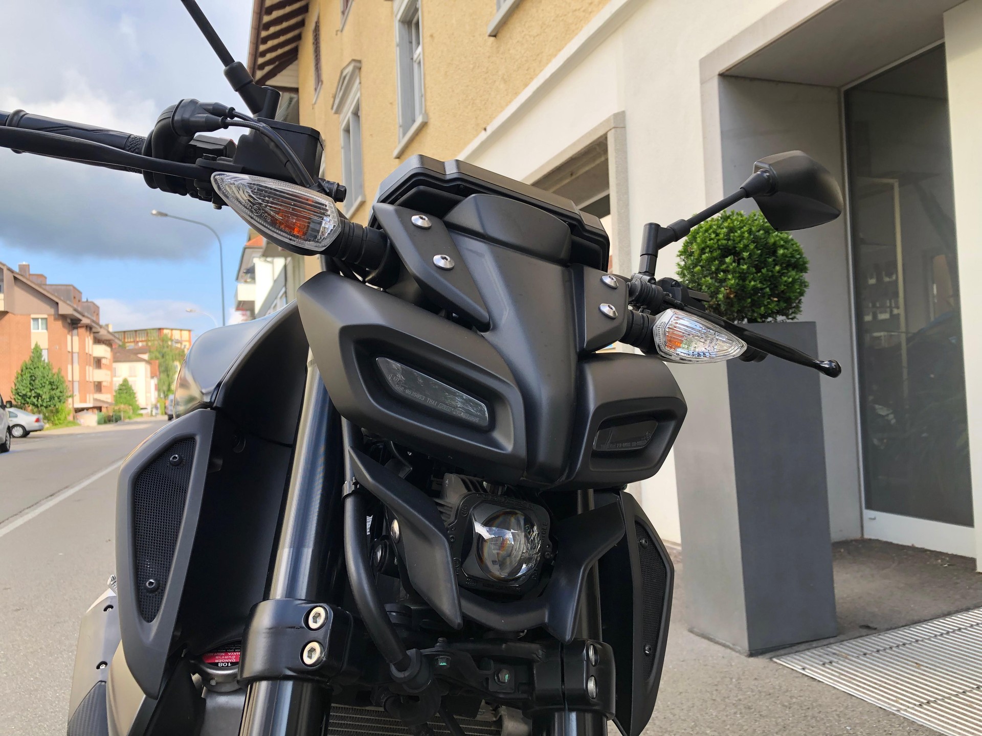 YAMAHA MT-125 ABS-showroom-element-3