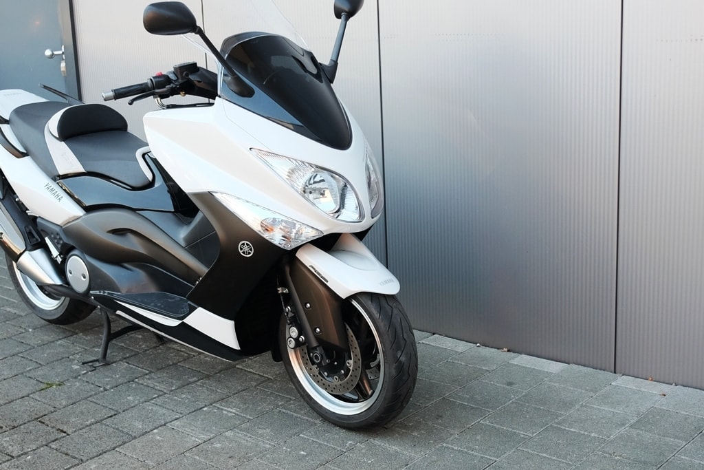 YAMAHA T-MAX XP 500 ABS White Max-showroom-element-2