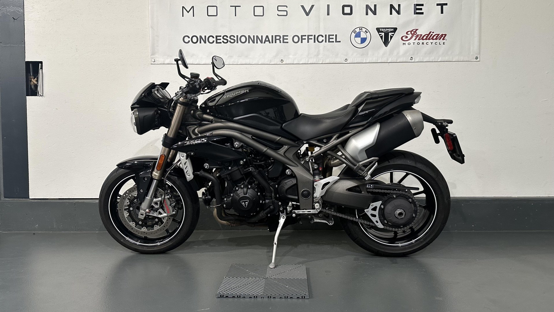 TRIUMPH Speed Triple 1050 S-showroom-element-1