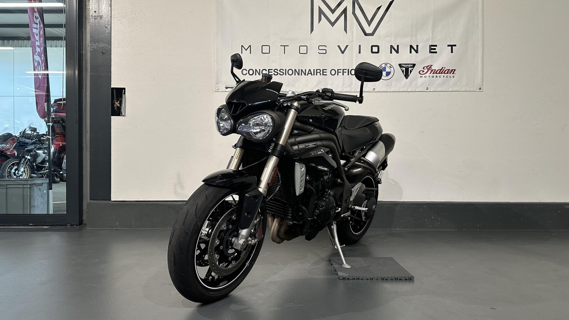 TRIUMPH Speed Triple 1050 S-showroom-element-3