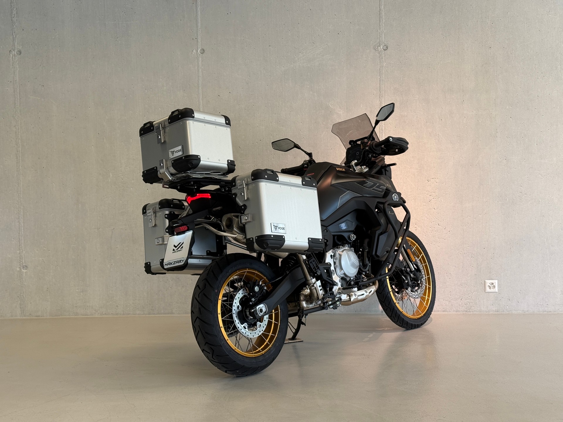 VOGE DS 900 X 35kw Black Knight-showroom-element-3