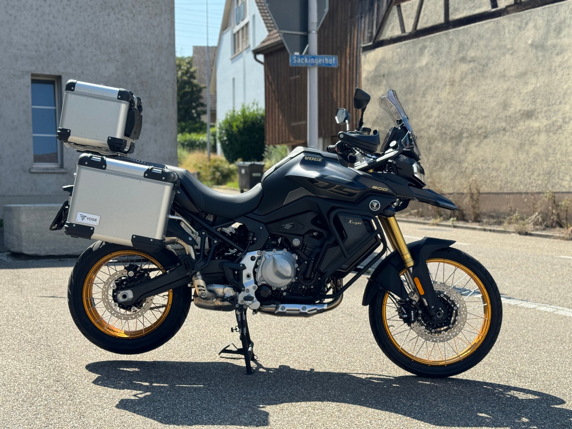 VOGE DS 900 X 35kw Black Knight-showroom-element-1