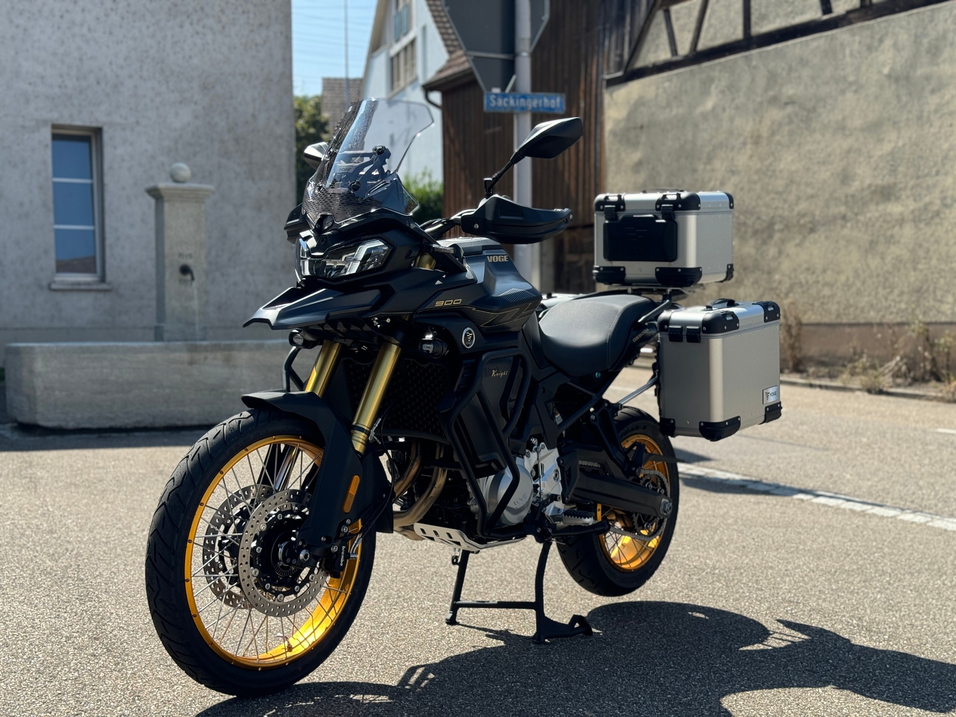 VOGE DS 900 X 35kw Black Knight-showroom-element-3