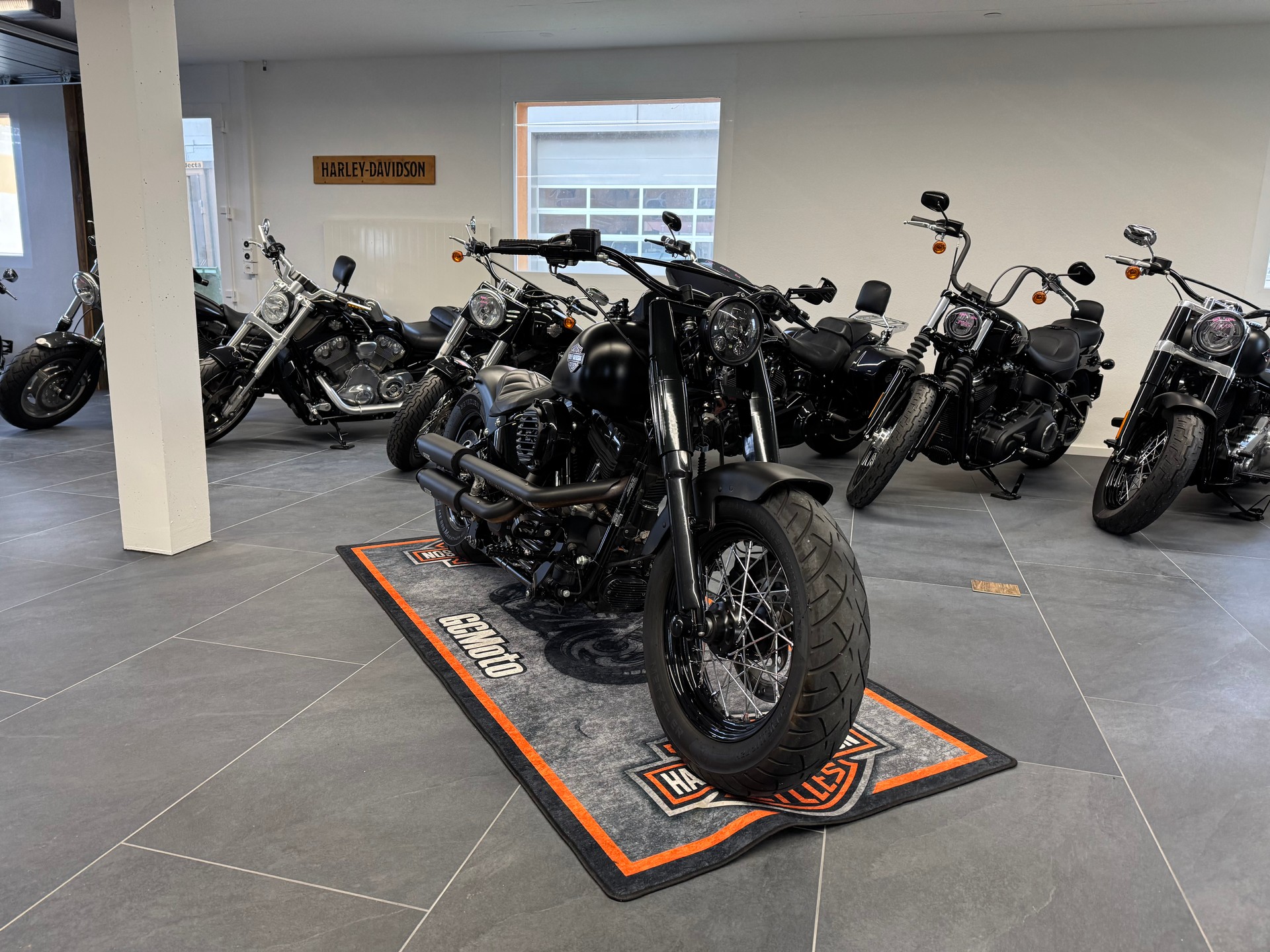HARLEY-DAVIDSON FLS Softail Slim ABS-showroom-element-2