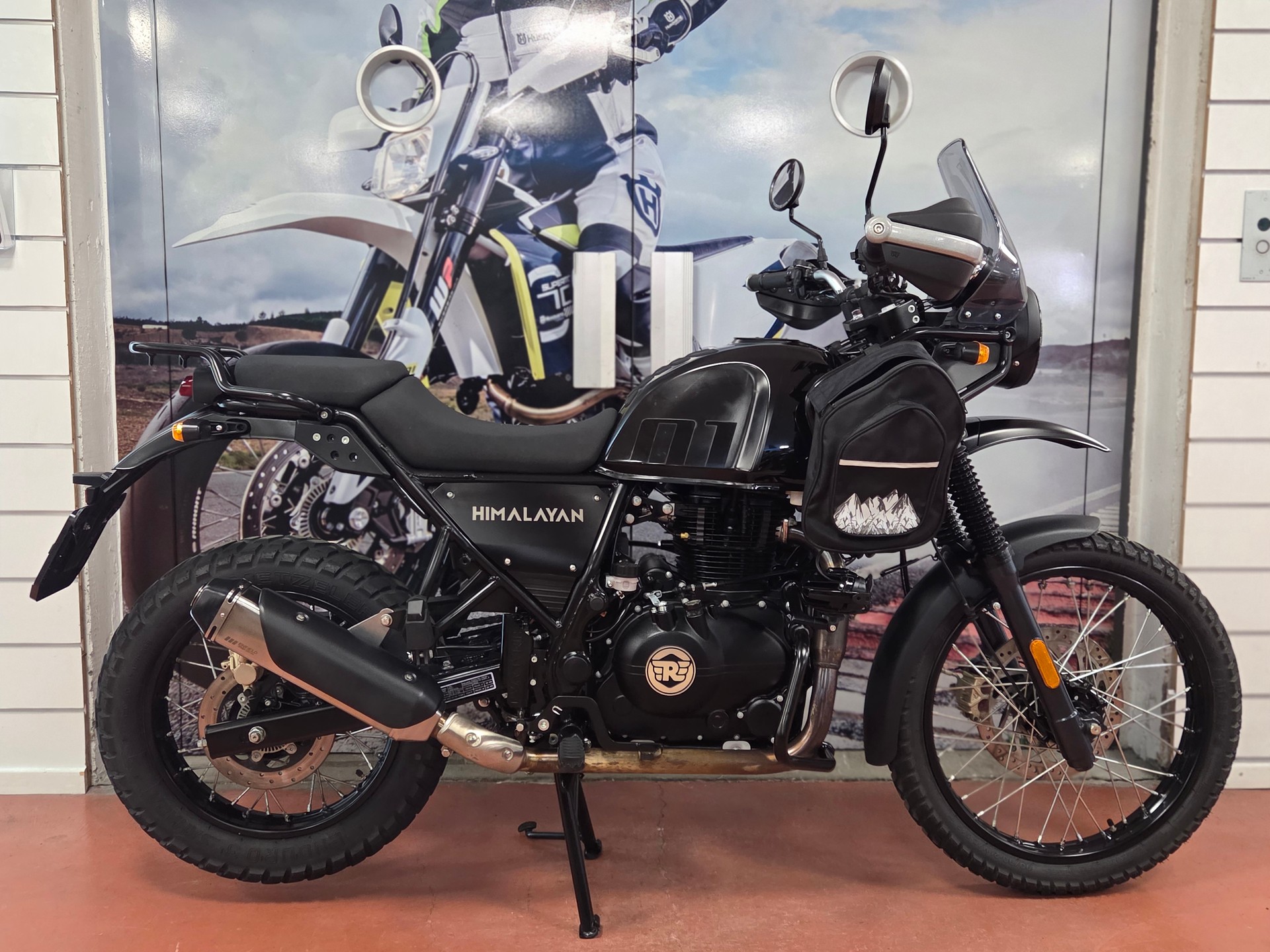 ROYAL ENFIELD HIMALAYAN-showroom-element-2