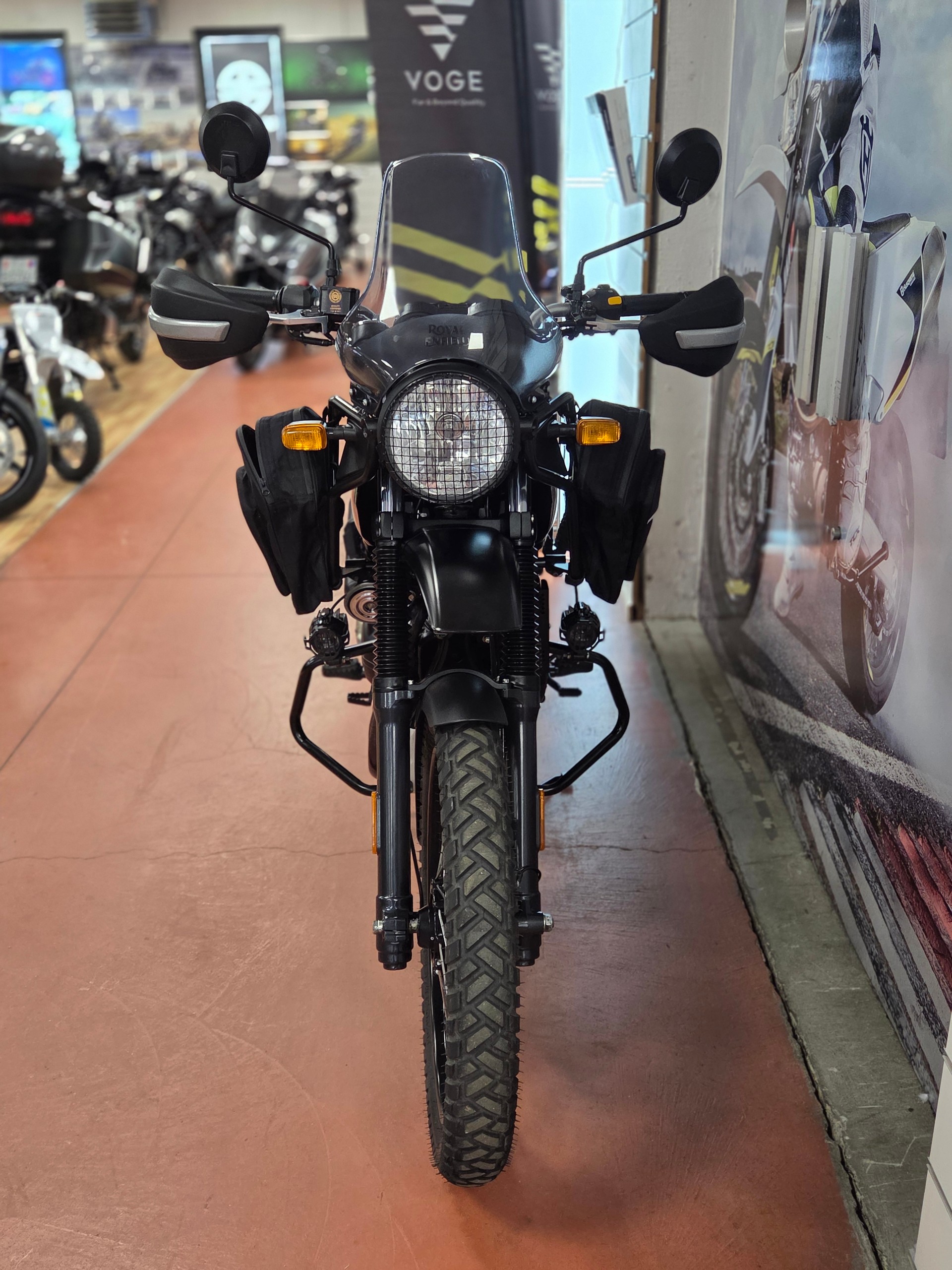 ROYAL ENFIELD HIMALAYAN-showroom-element-1