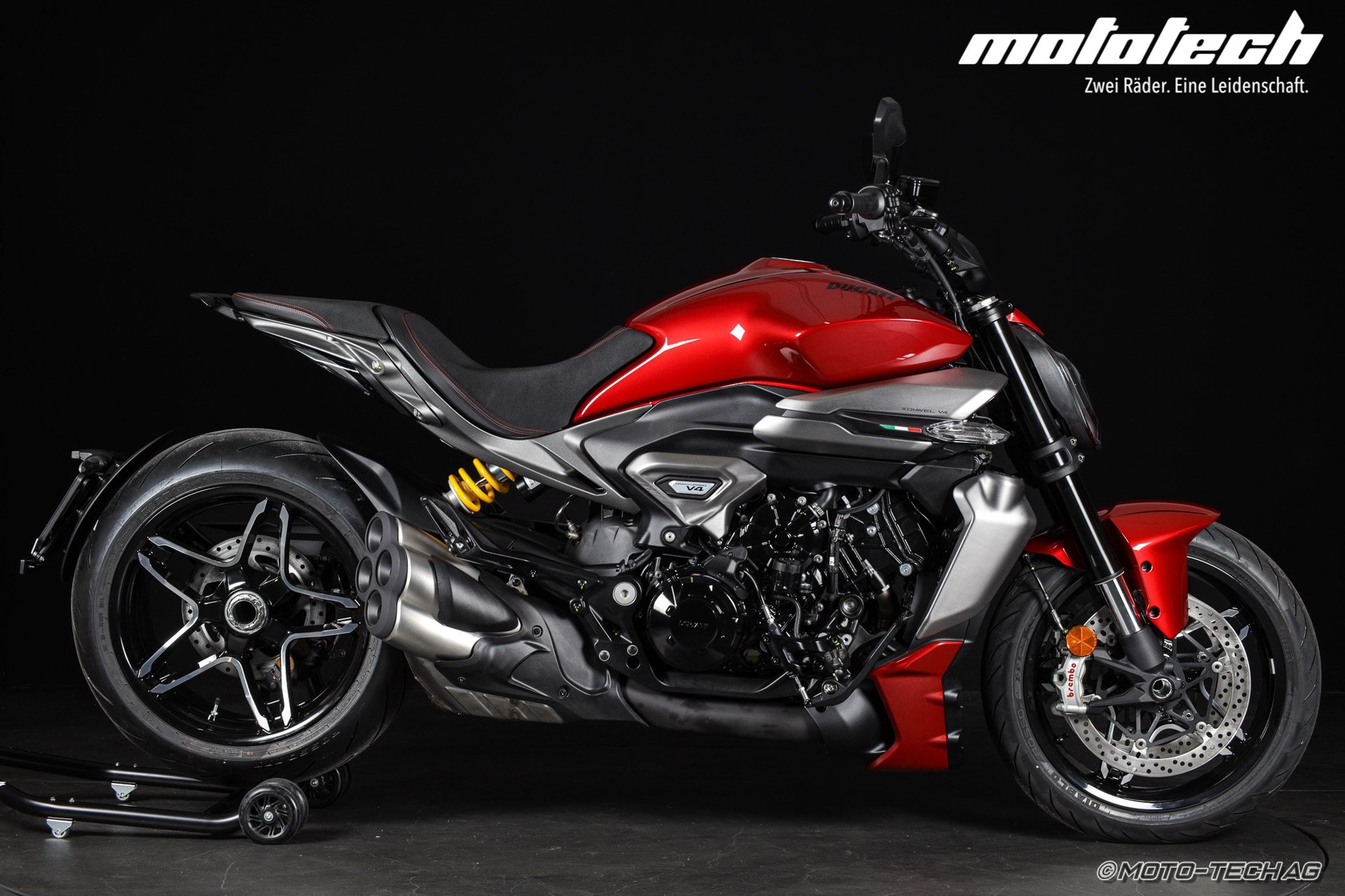 DUCATI X Diavel V4-showroom-element-1