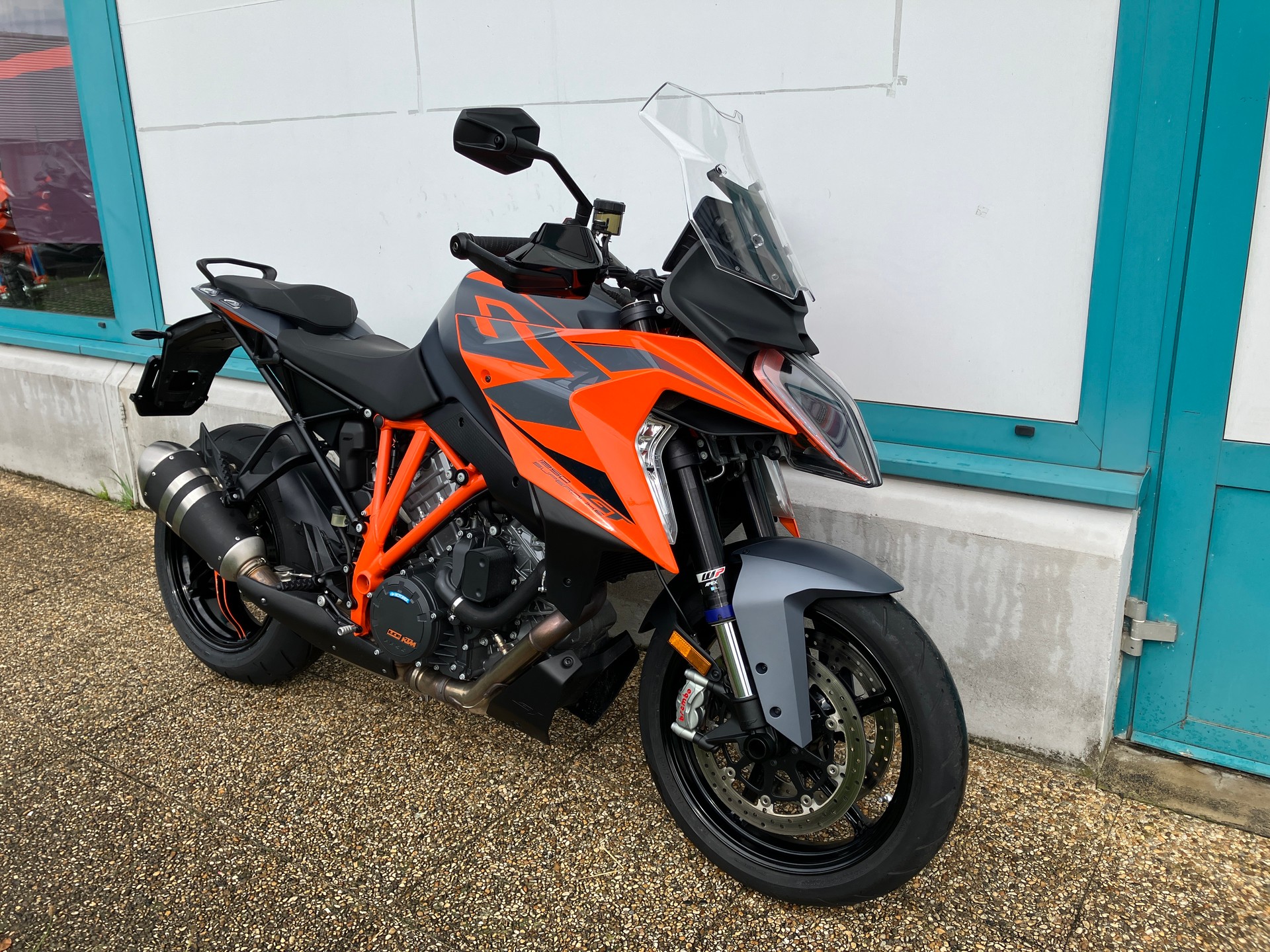 KTM 1290 Super Duke GT-showroom-element-2