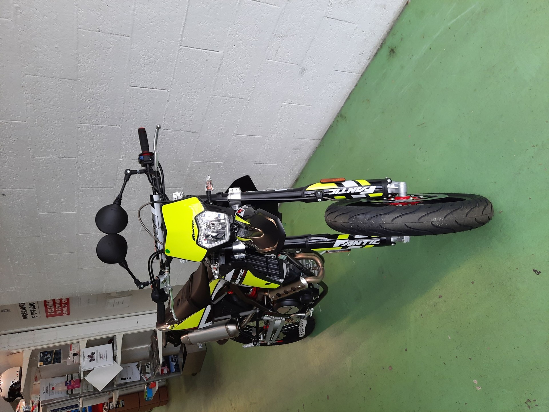 FANTIC XMF 125 Motard-showroom-element-2