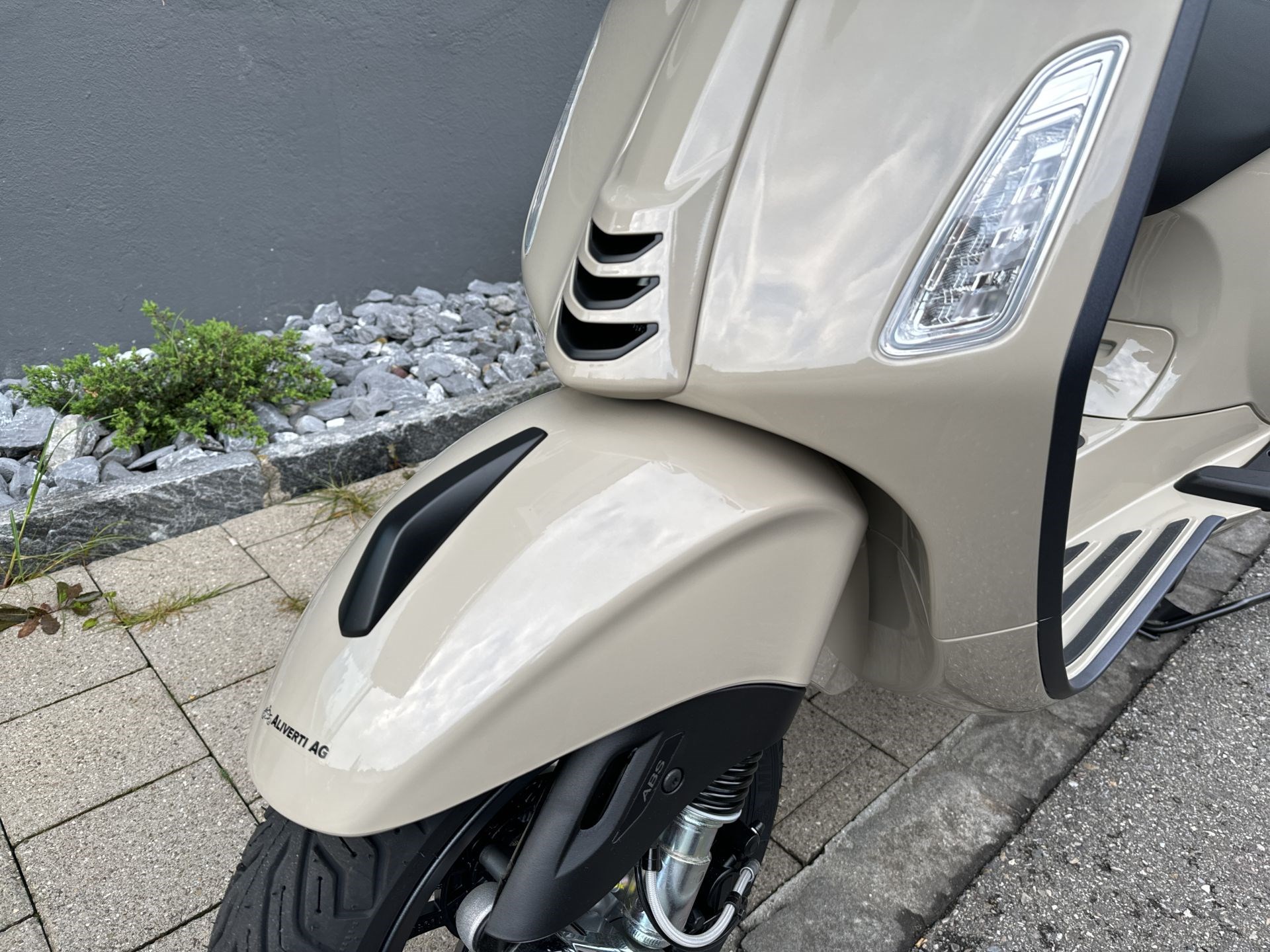 PIAGGIO Vespa Primavera 125 Sport ABS E5+-showroom-element-2