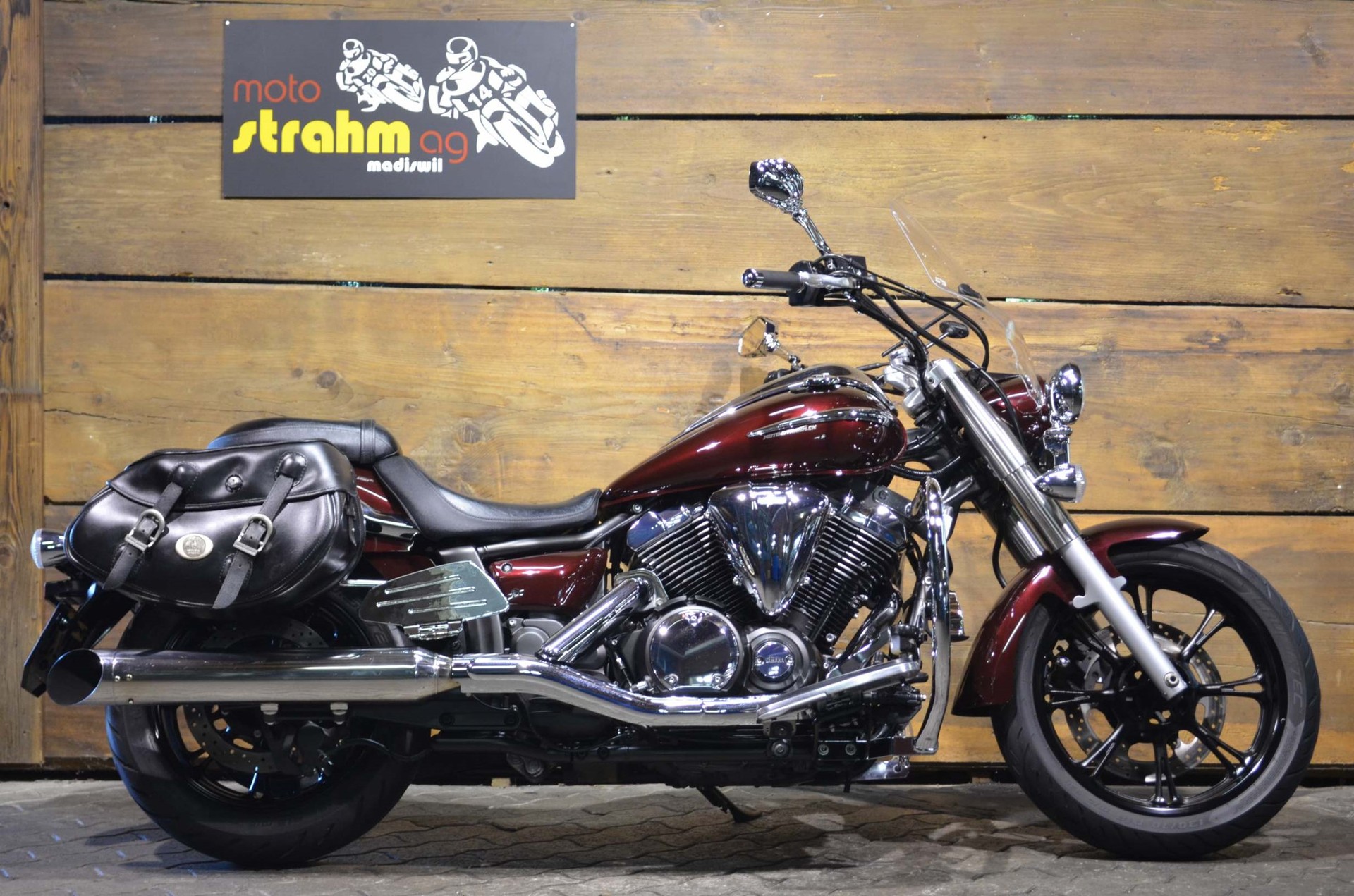 YAMAHA XVS 950 A Midnight Star-showroom-element-1