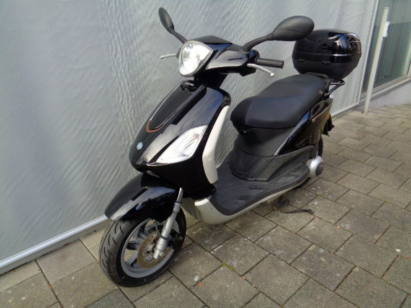PIAGGIO FLY 125-showroom-element-1