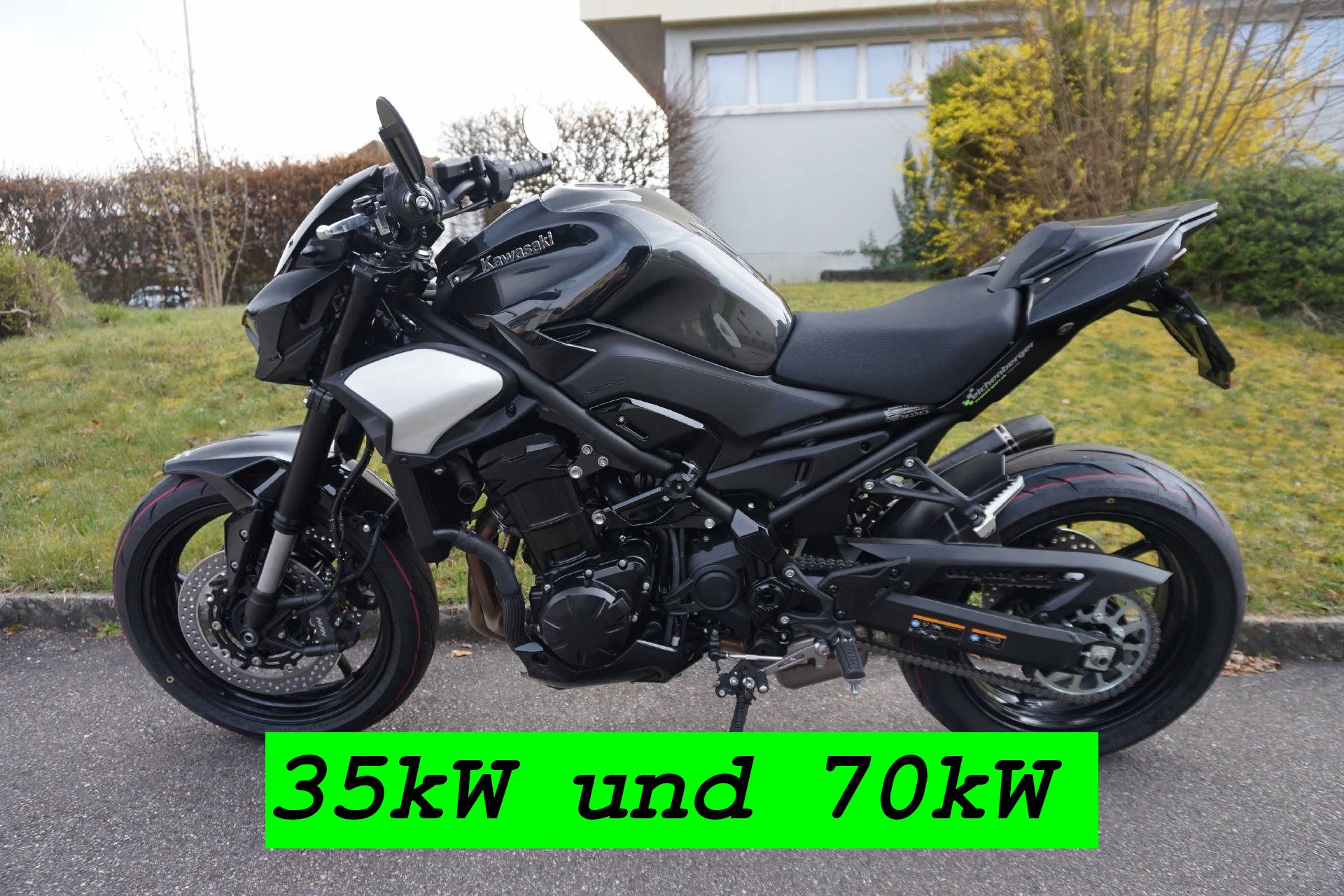KAWASAKI Z 900 ABS (A2) (35kW) mit Akrapovic Karbon Auspuff