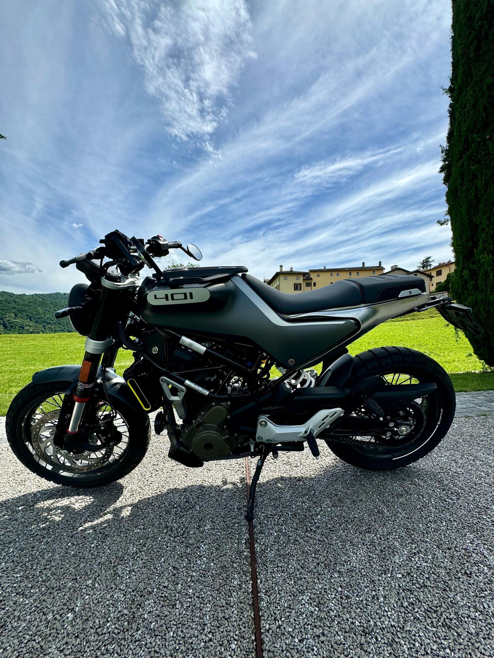 HUSQVARNA Svartpilen 401-showroom-element-3