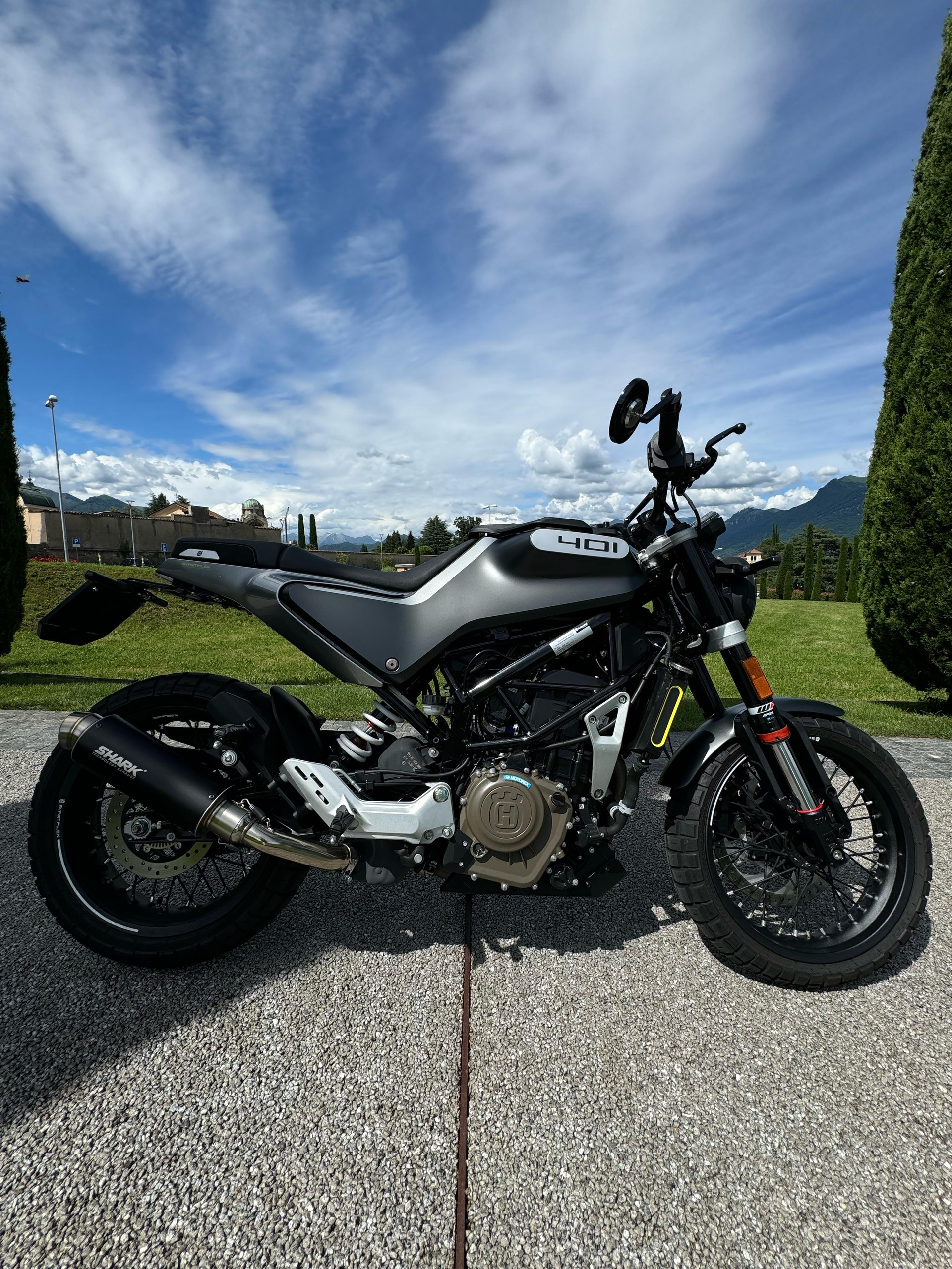 HUSQVARNA Svartpilen 401-showroom-element-2