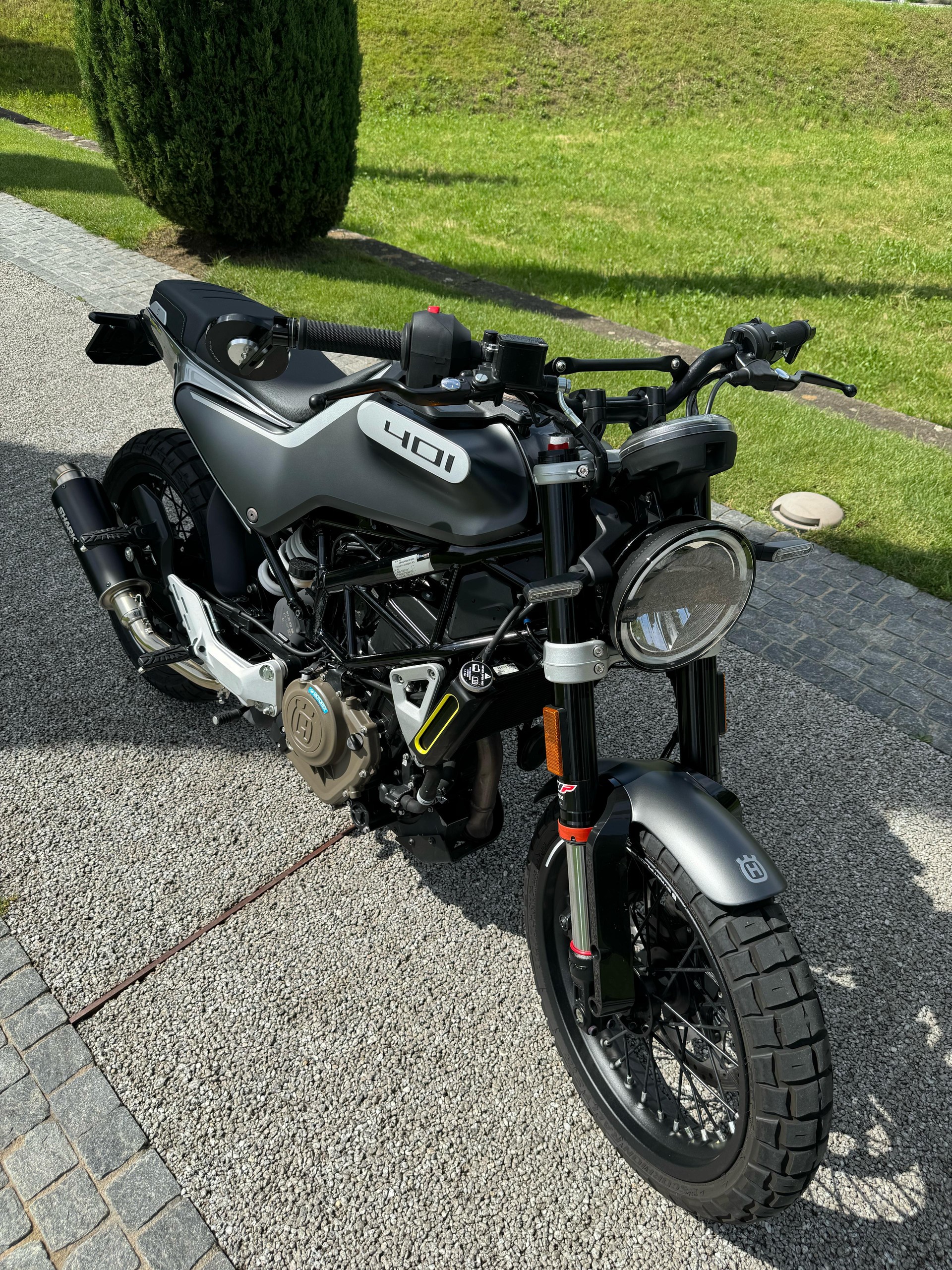 HUSQVARNA Svartpilen 401-showroom-element-1