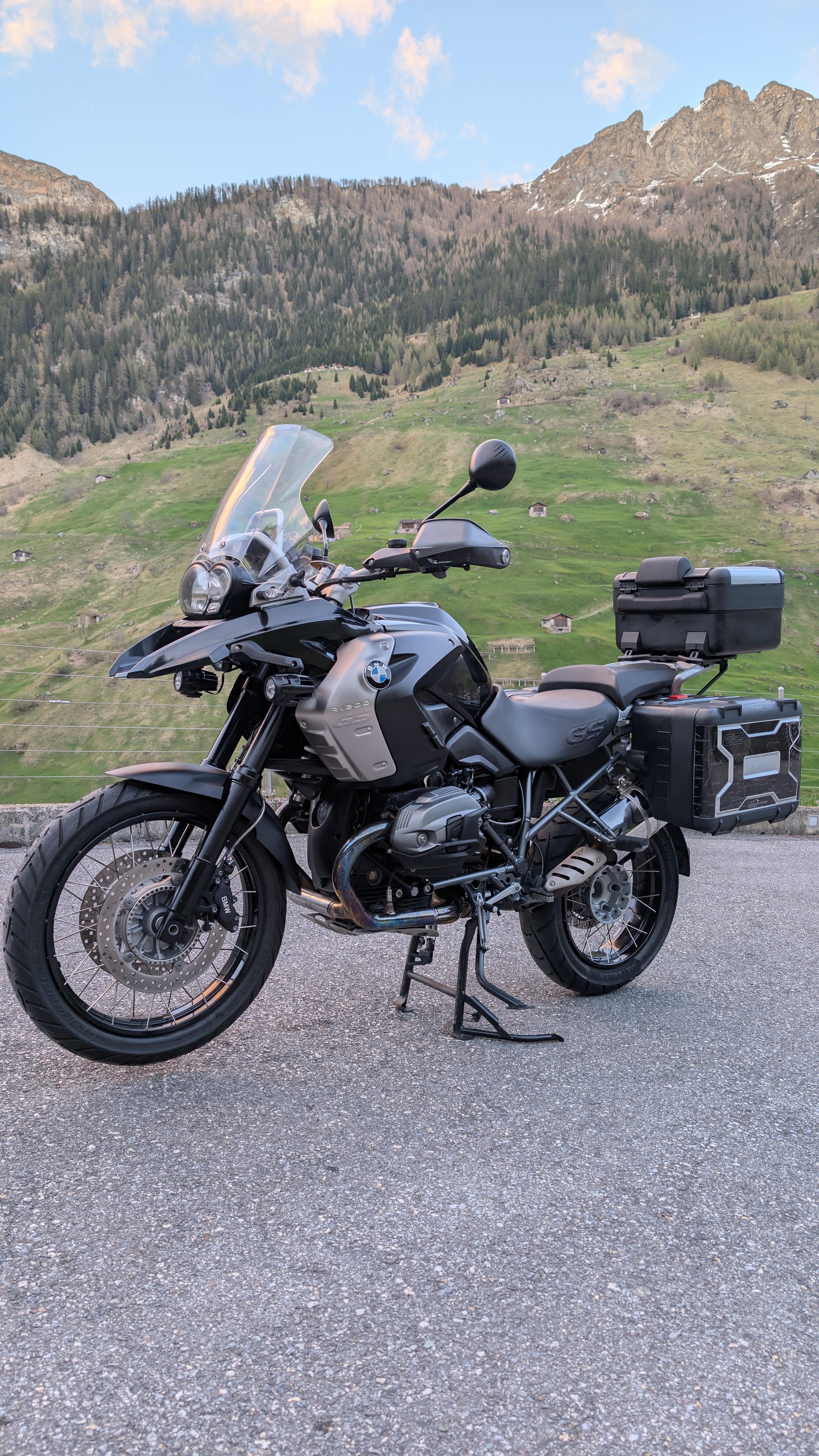 BMW R 1200 GS Triple Black ABS-image-2
