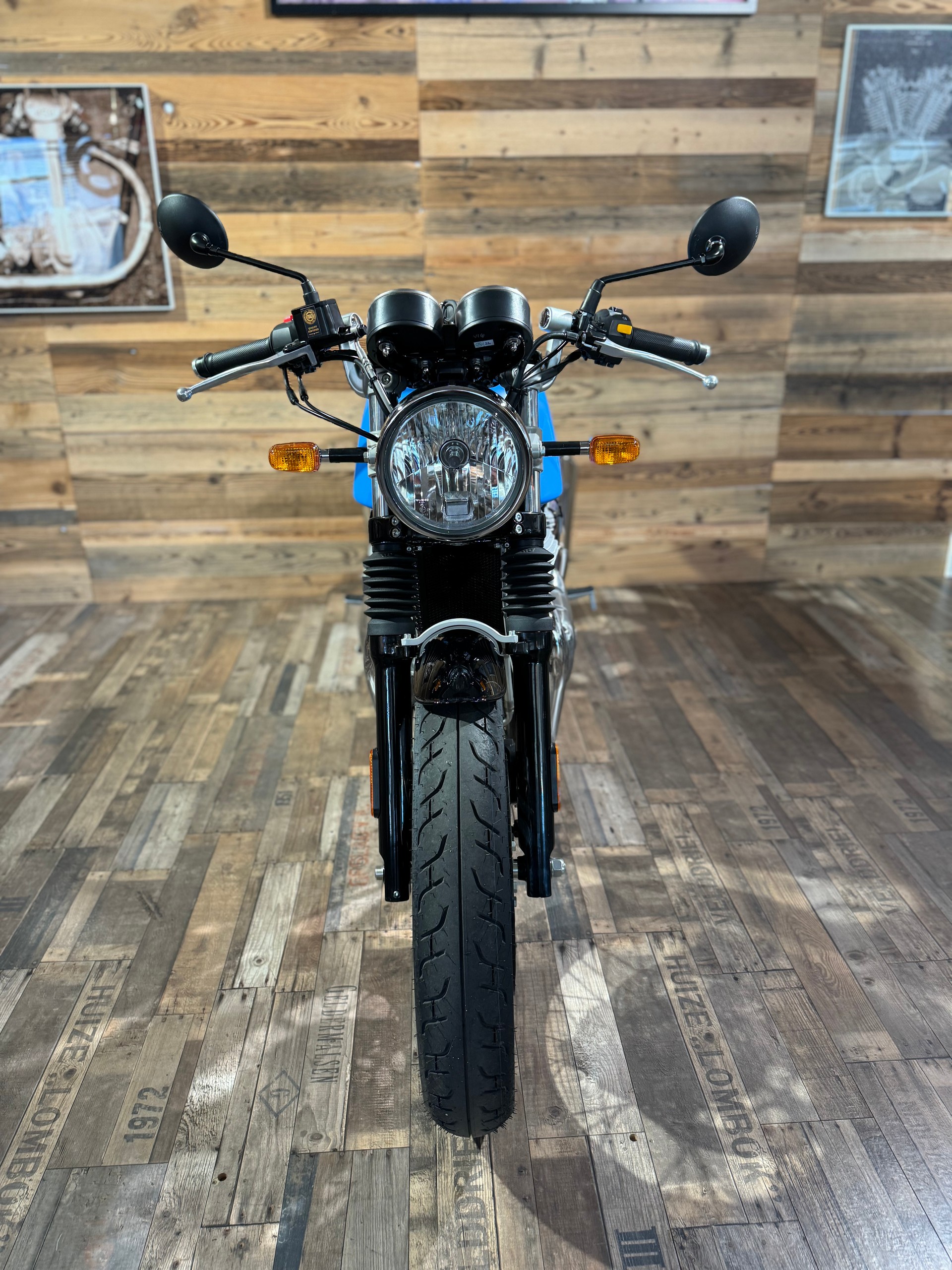 ROYAL ENFIELD Continental GT 650 Custom-showroom-element-2