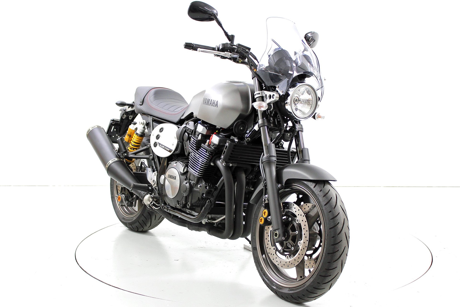 YAMAHA XJR 1300-showroom-element-1