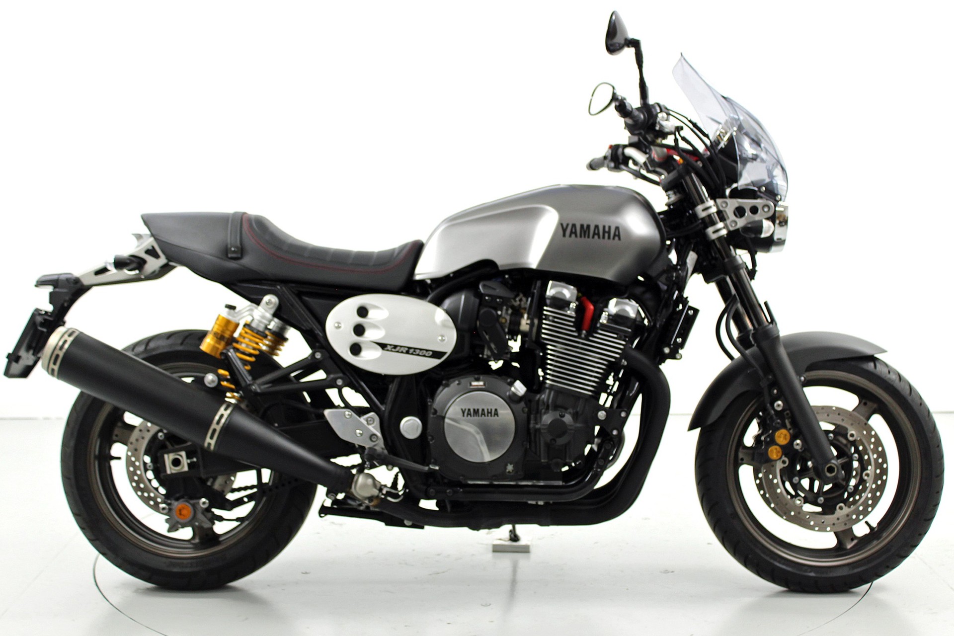 YAMAHA XJR 1300-showroom-element-3
