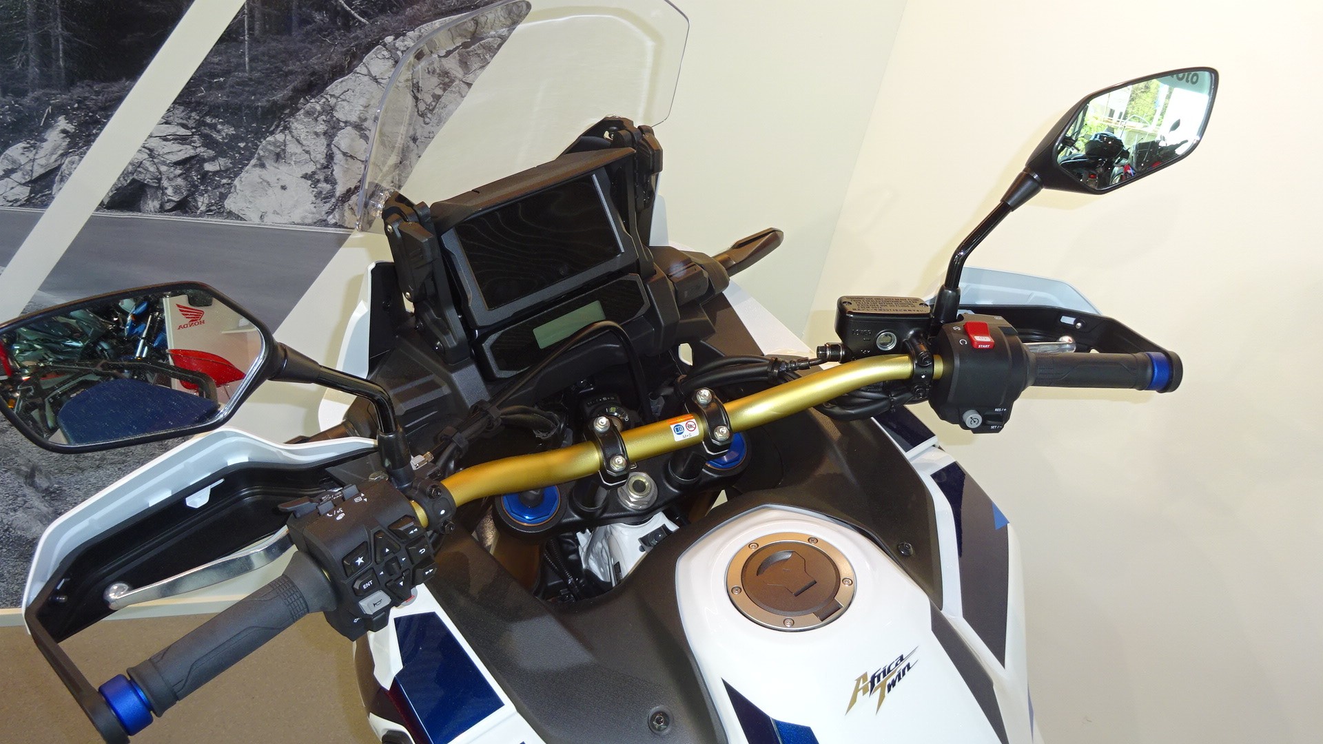 HONDA CRF 1100 Africa Twin Adventure / Modell 2024-showroom-element-3