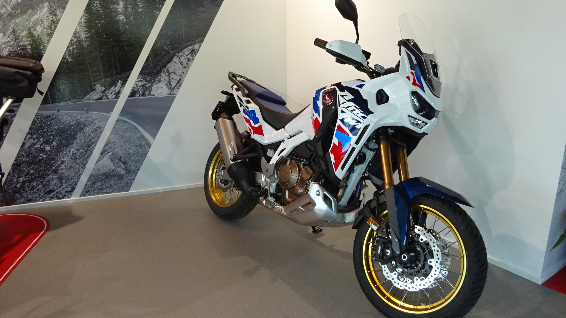 HONDA CRF 1100 Africa Twin Adventure / Modell 2024-showroom-element-1