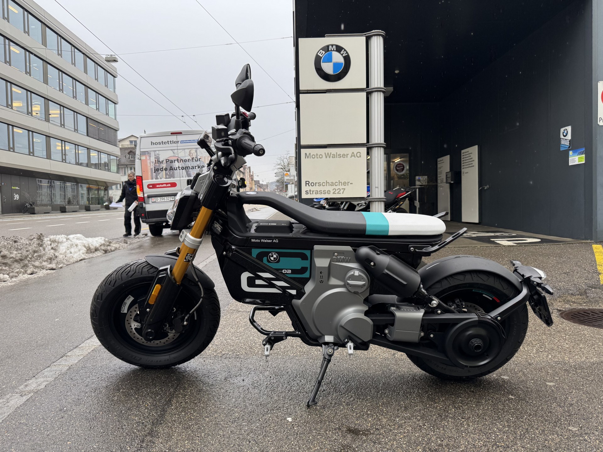 BMW CE 02-showroom-element-1