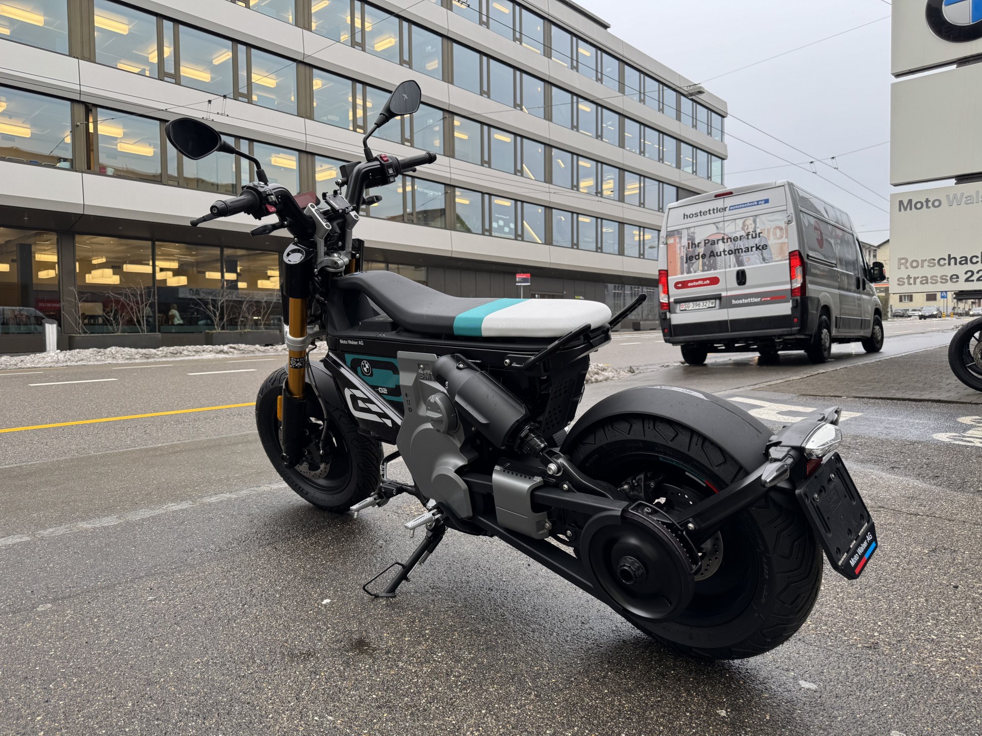 BMW CE 02-showroom-element-2