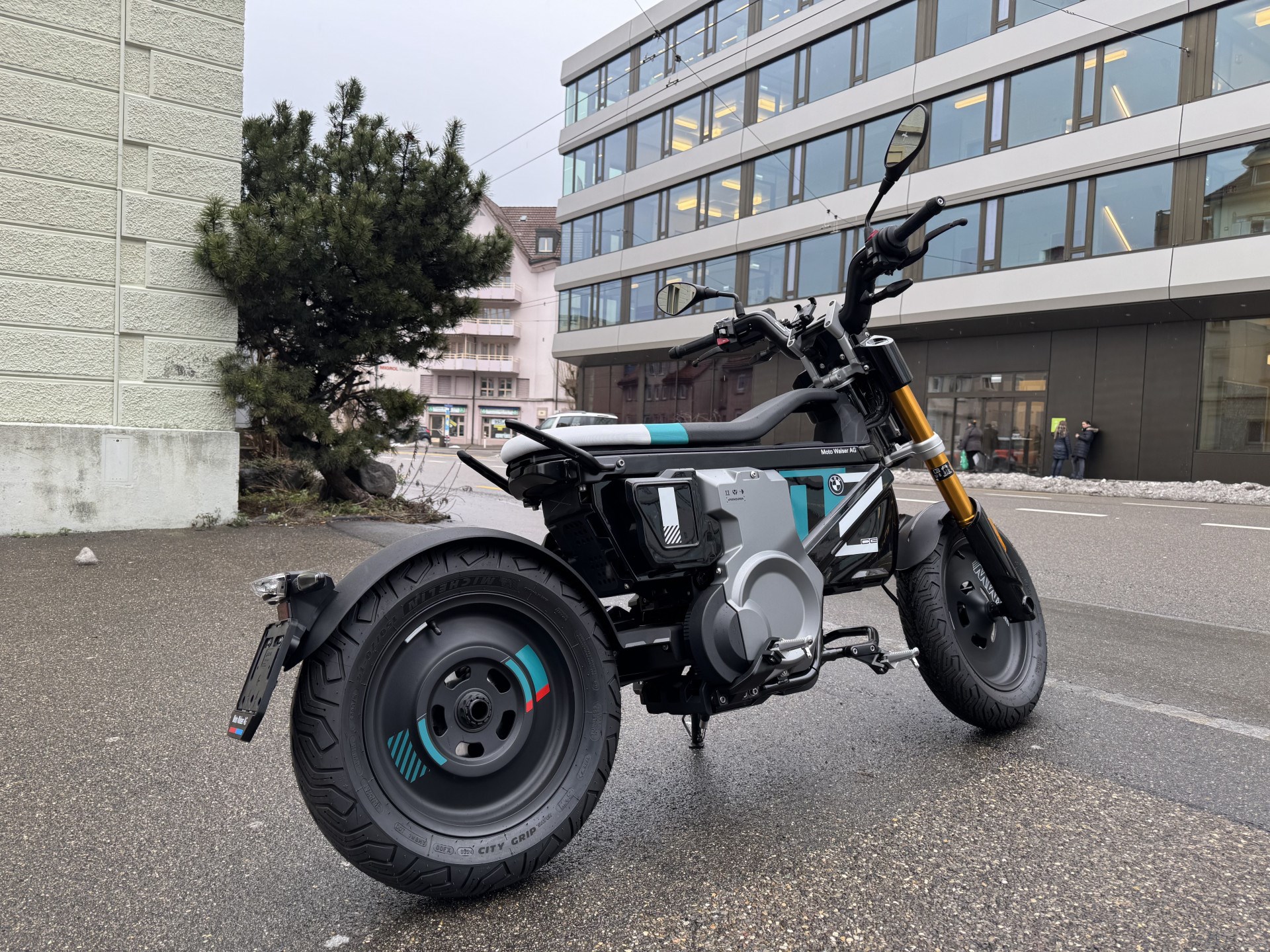 BMW CE 02-showroom-element-3