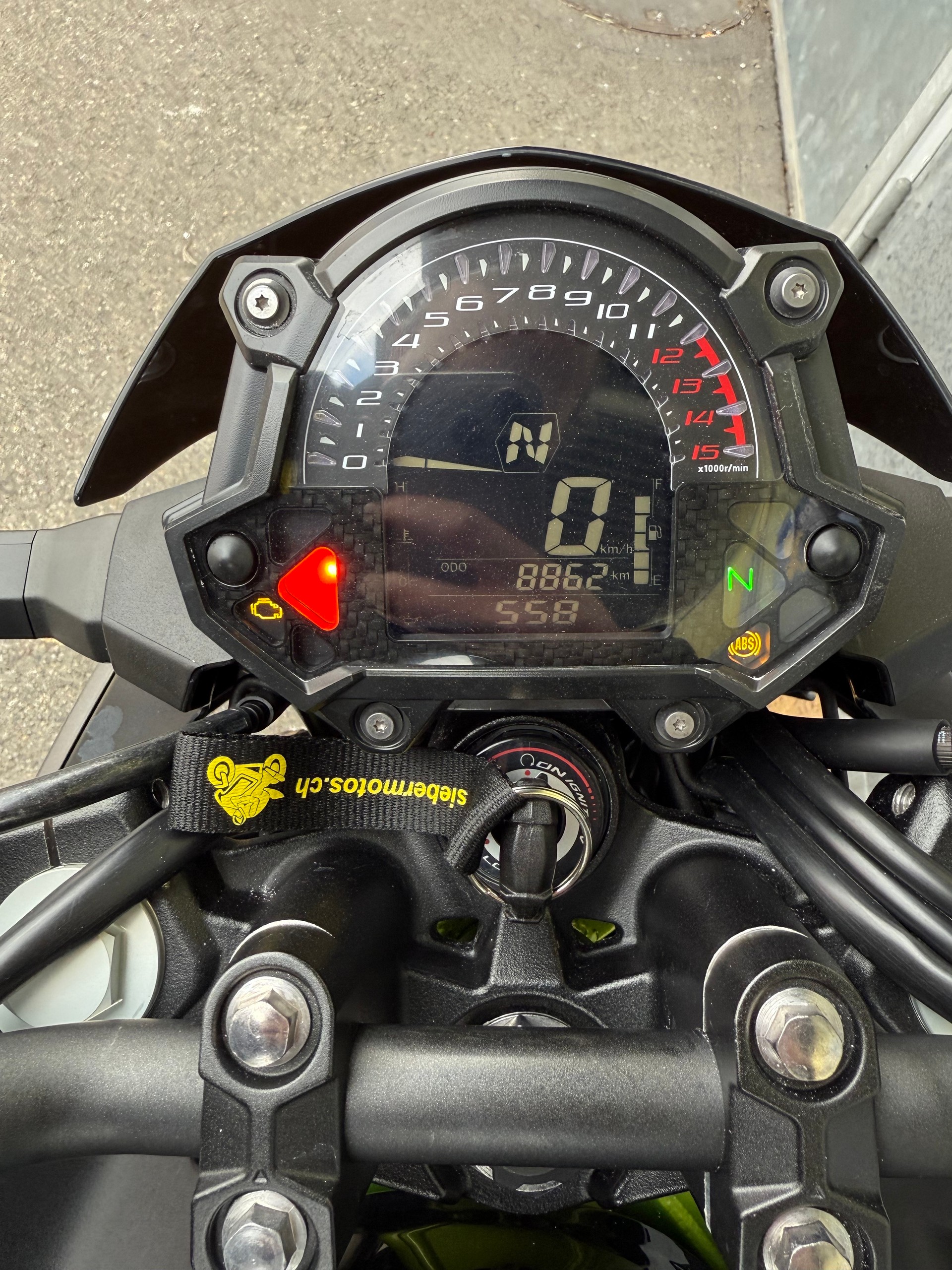 KAWASAKI Z 400 ABS-showroom-element-3