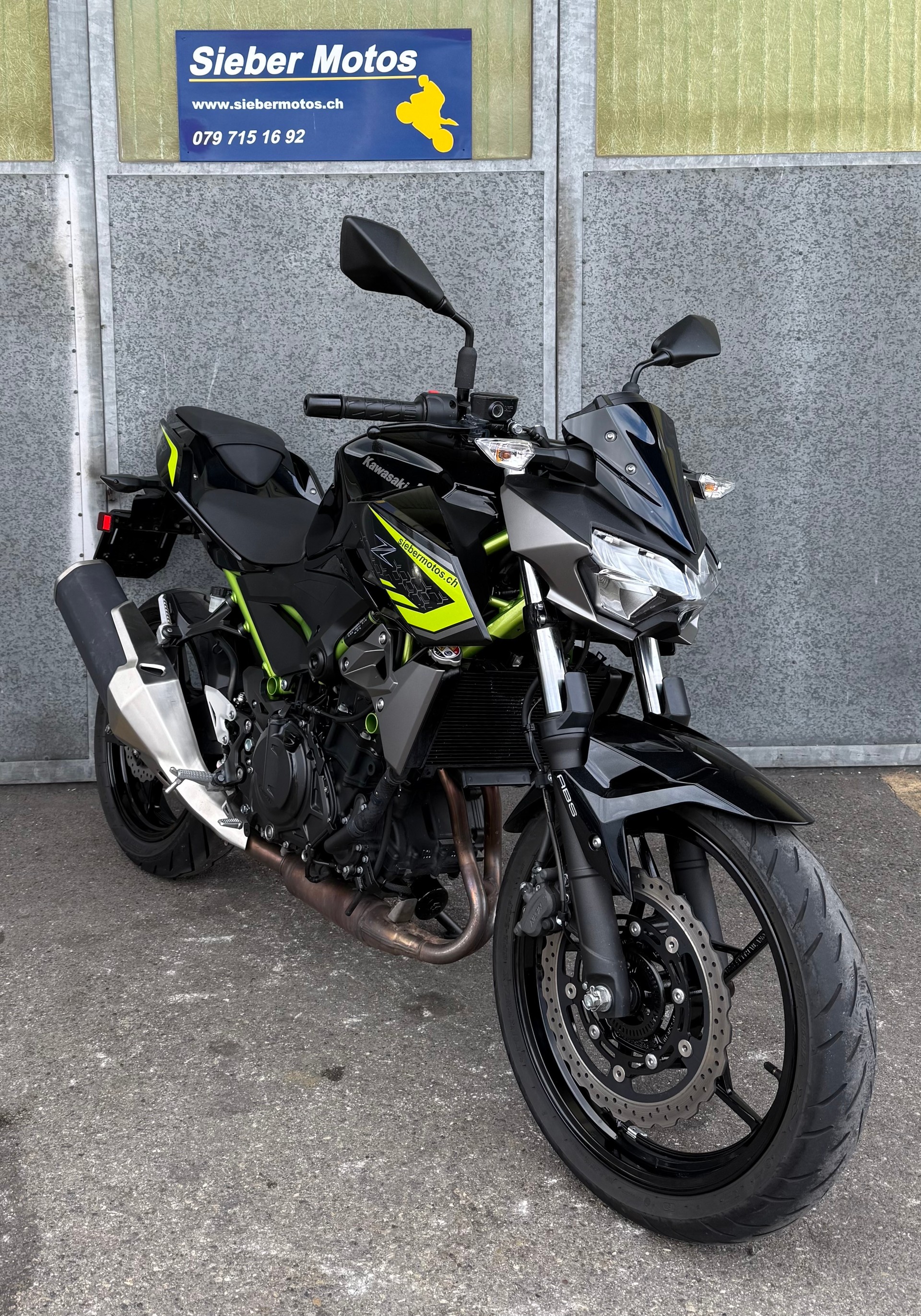 KAWASAKI Z 400 ABS-showroom-element-1