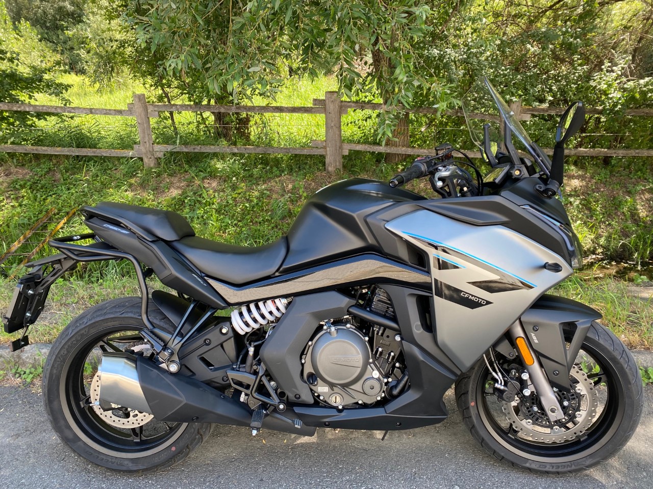 CF MOTO 650 GT-showroom-element-1