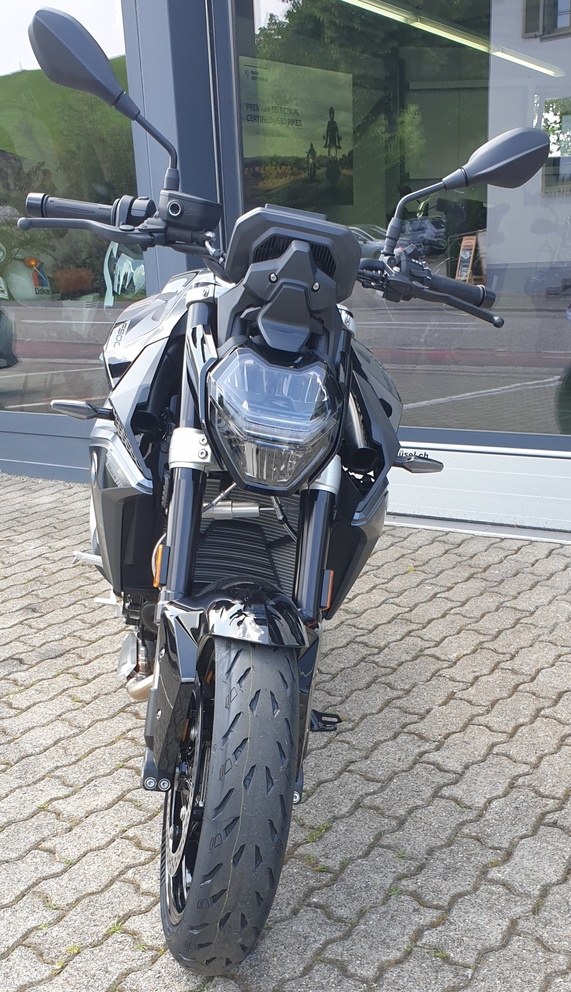 BMW F 900 R A2 Triple Black-showroom-element-1
