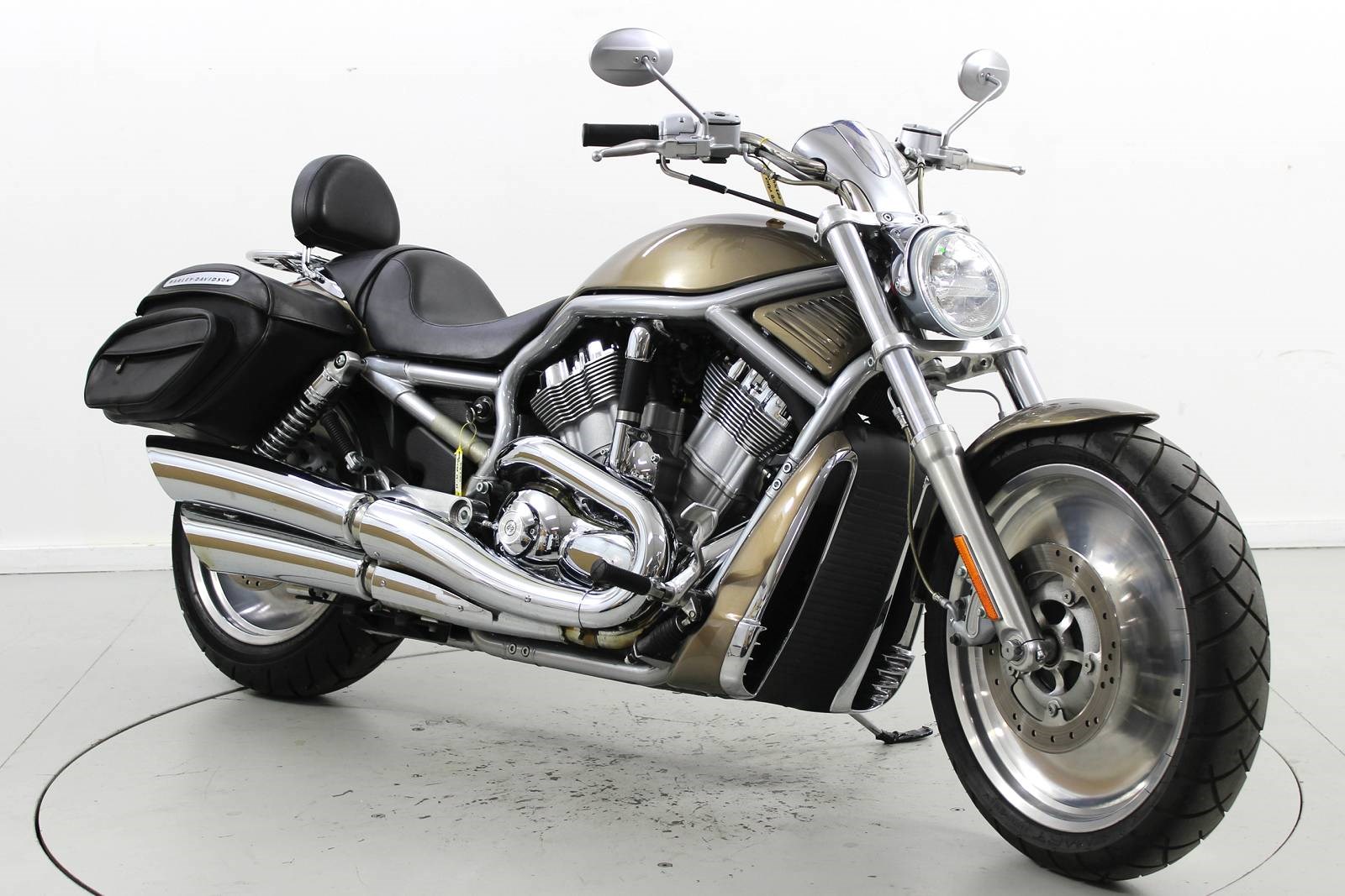 HARLEY-DAVIDSON VRSCA V-Rod-showroom-element-1