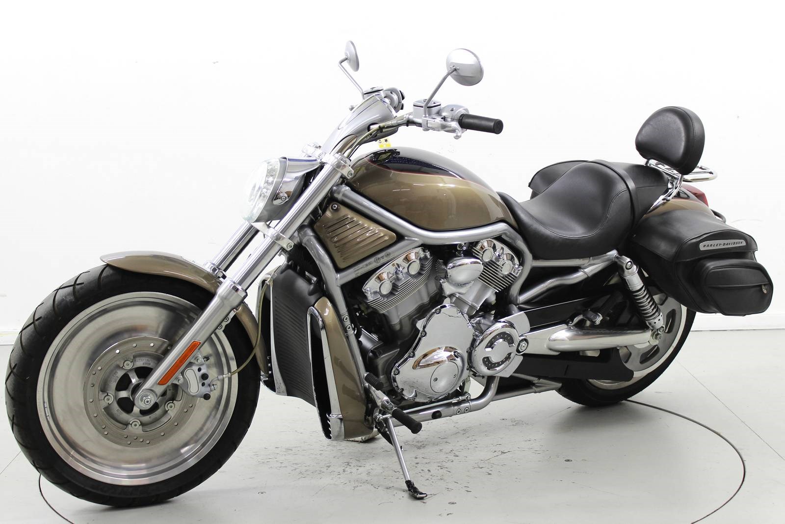 HARLEY-DAVIDSON VRSCA V-Rod-showroom-element-2