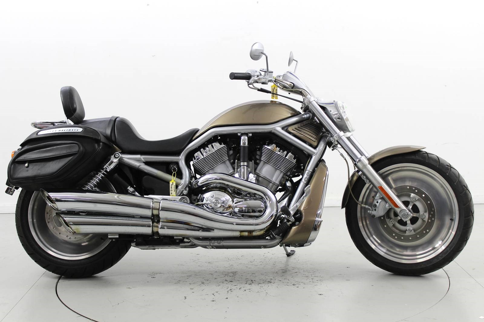 HARLEY-DAVIDSON VRSCA V-Rod-showroom-element-3