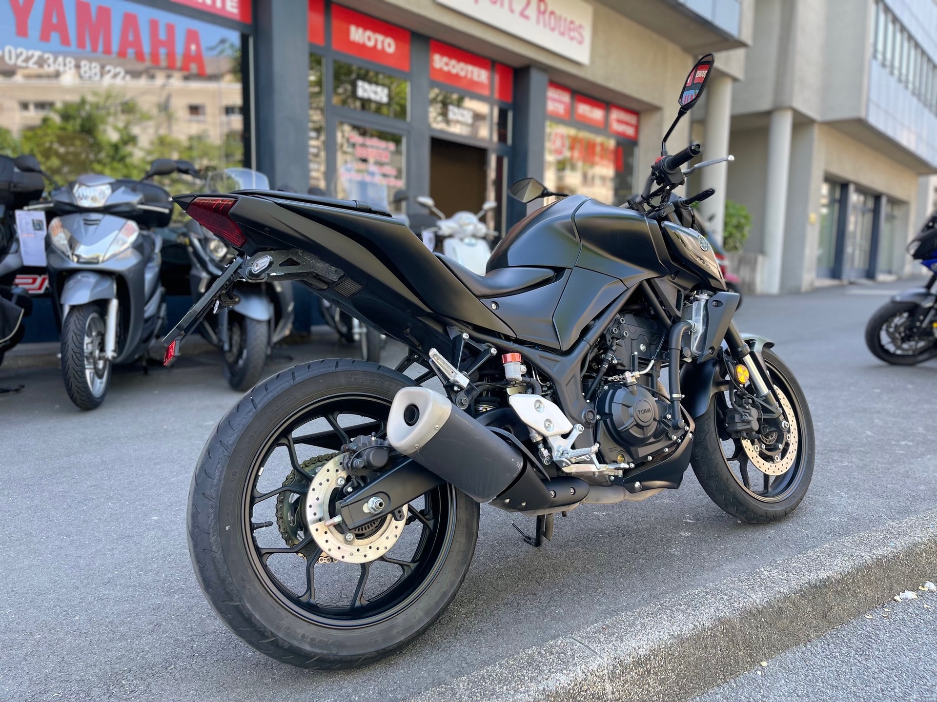 YAMAHA MT-03 ABS-showroom-element-2
