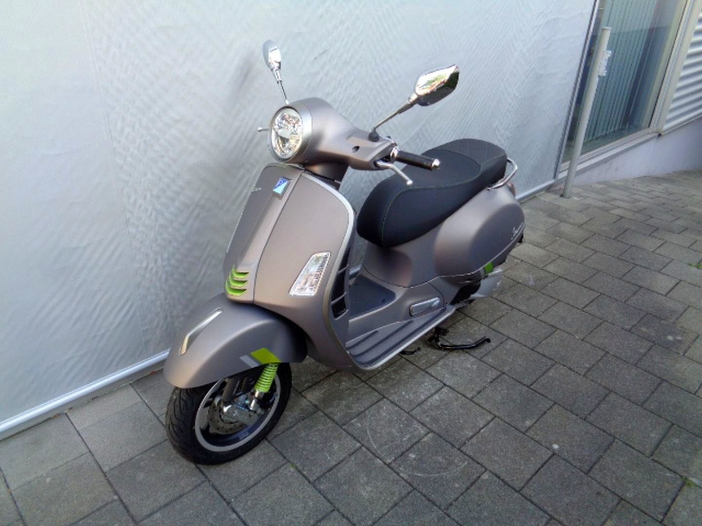 PIAGGIO VESPA GTS 300 SUPER TECH RST-showroom-element-1