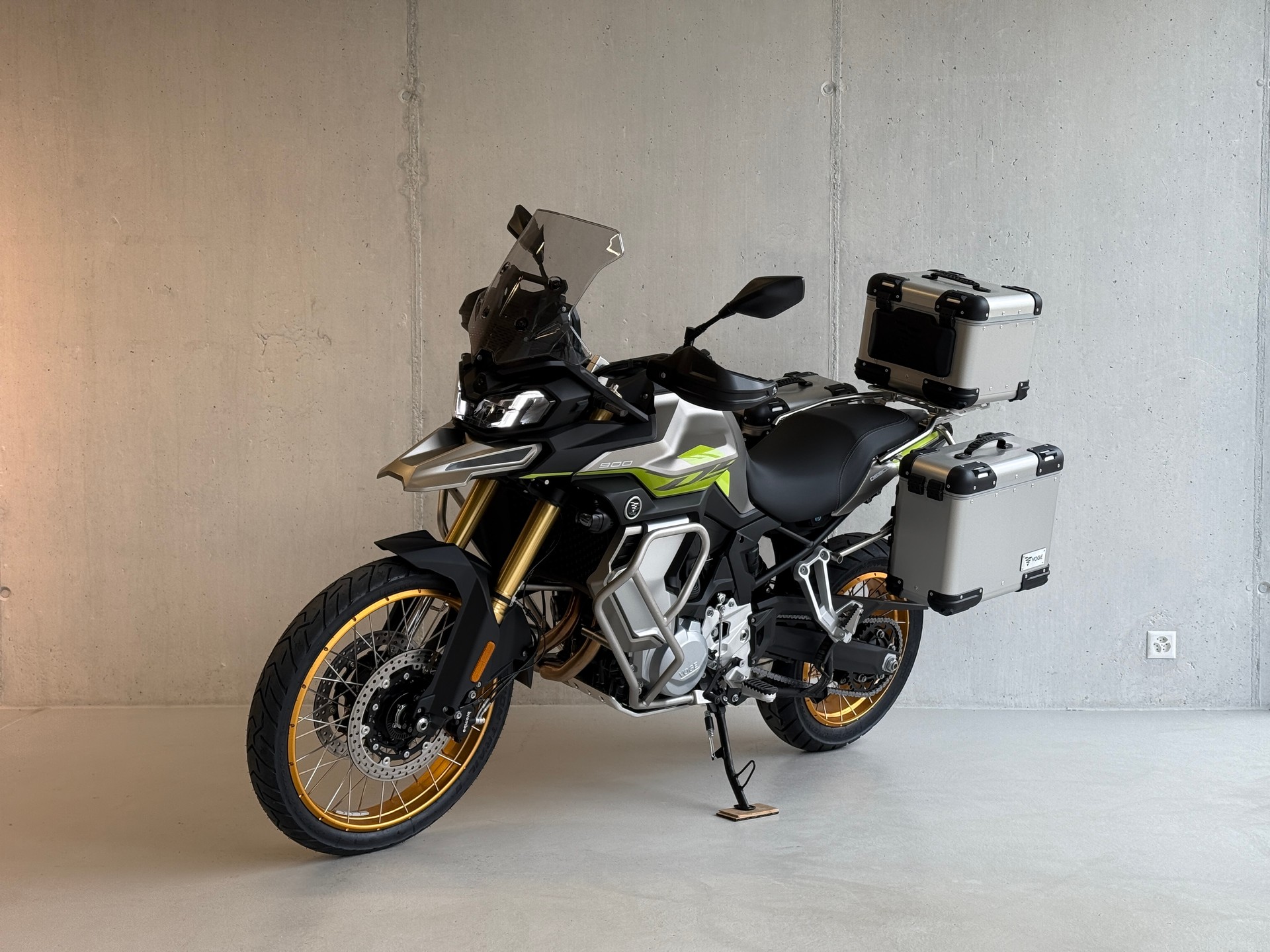 VOGE DS 900 X 35kw-showroom-element-2
