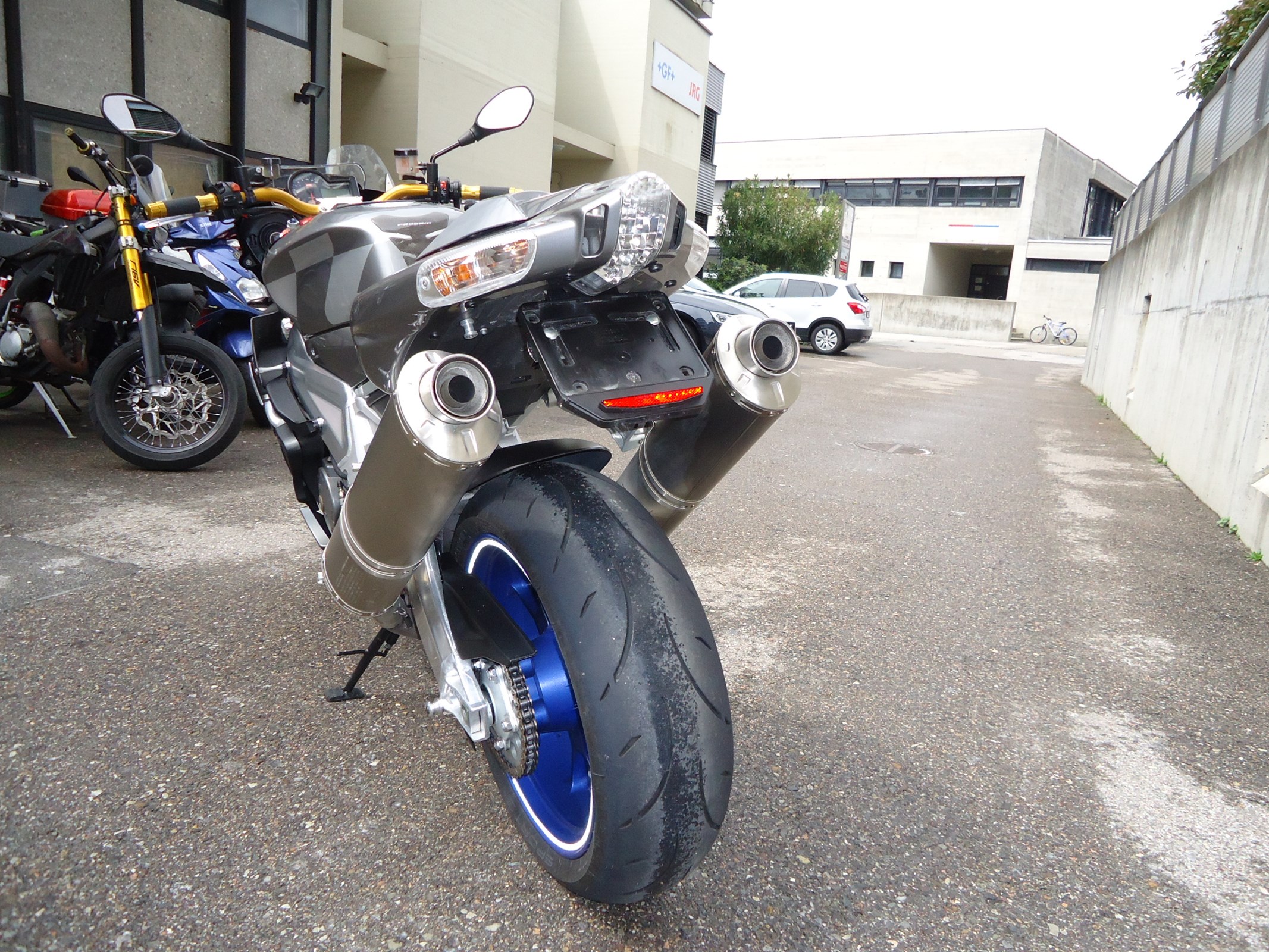 APRILIA Tuono 1000 R-image-1