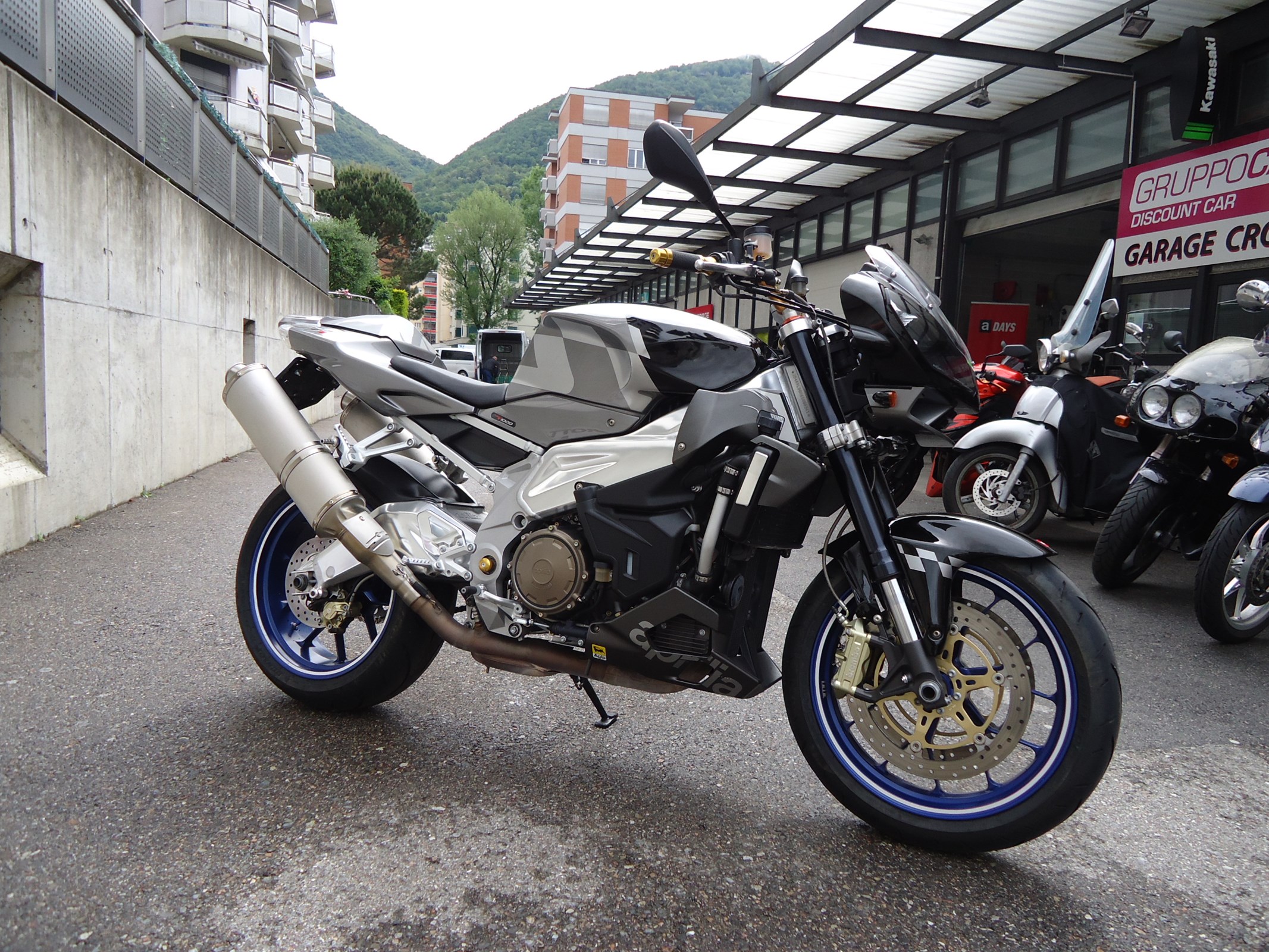 APRILIA Tuono 1000 R-image-4