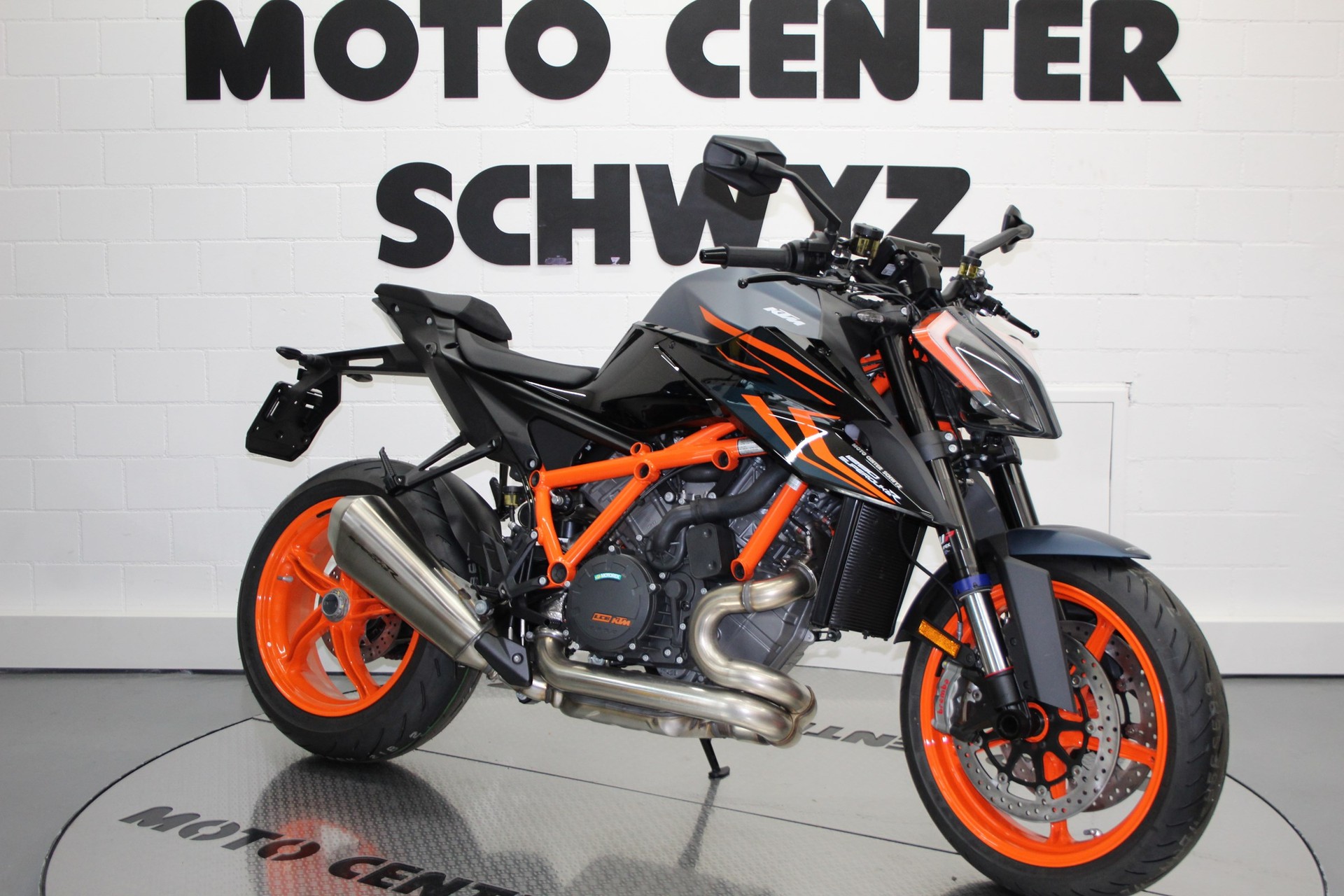 KTM 1290 Super Duke R EVO-showroom-element-1