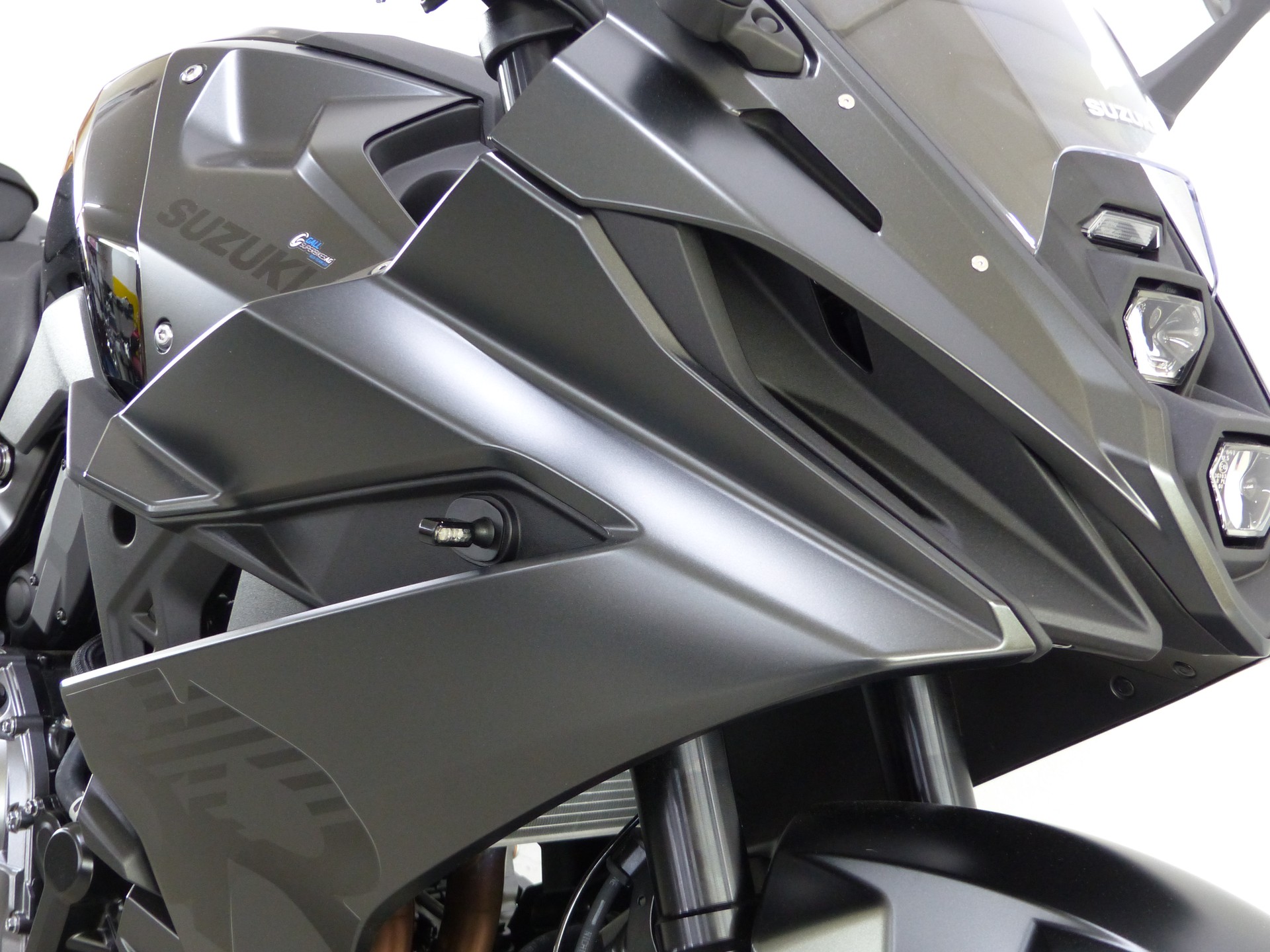 SUZUKI GSX-8R ABS 35kW mit Zubehör-showroom-element-3
