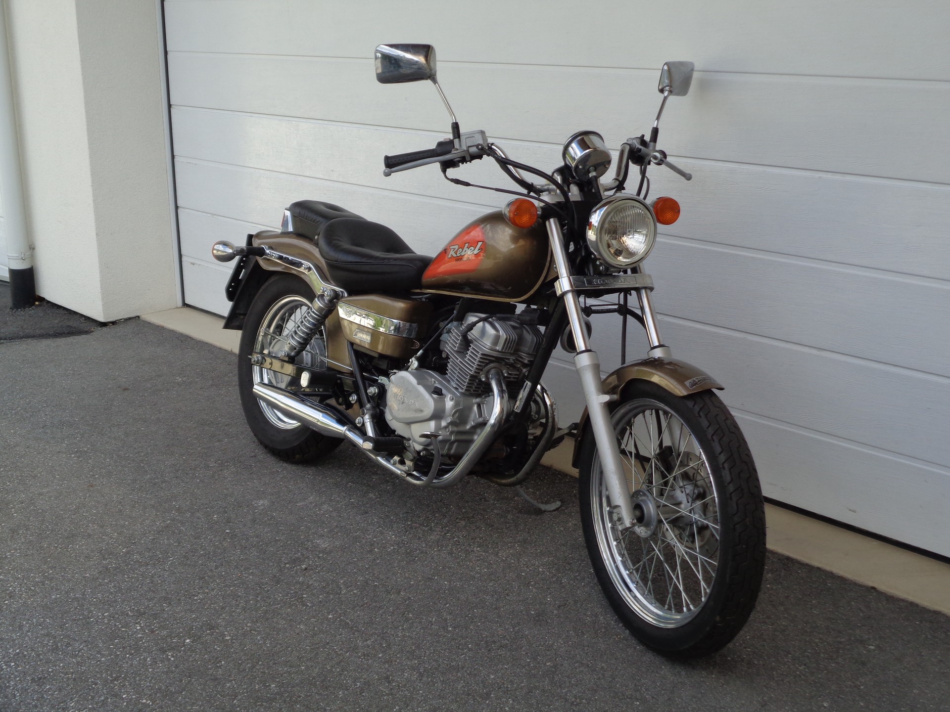 HONDA CA 125 Rebel-showroom-element-1